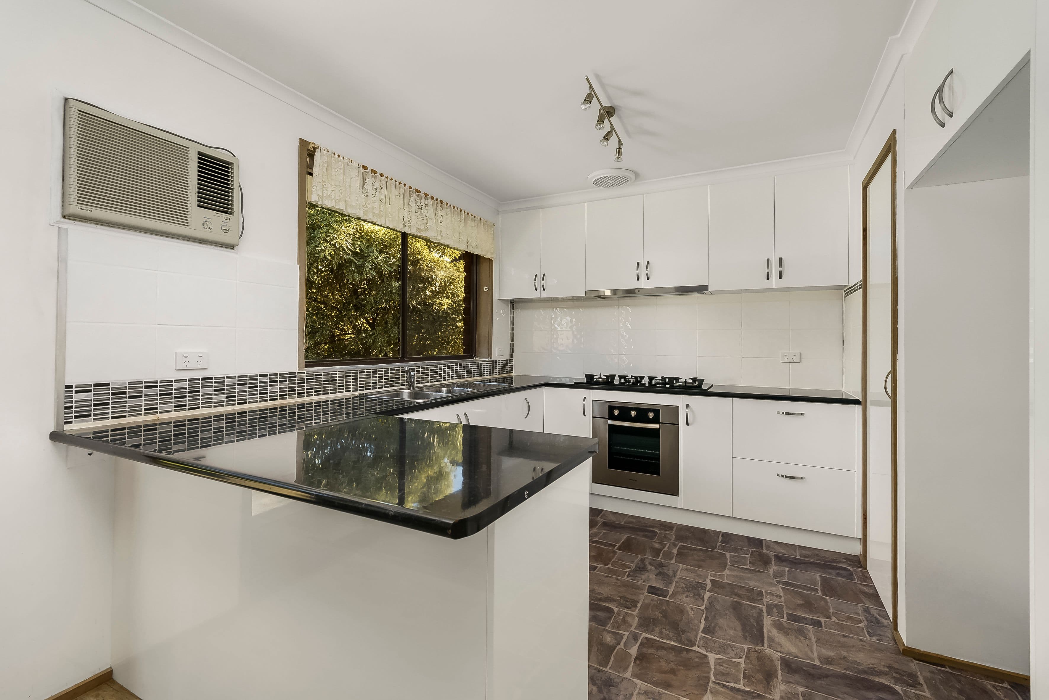 8 Greenhill Rise, Hampton Park VIC 3976, Hampton Park - Thumbnail 3