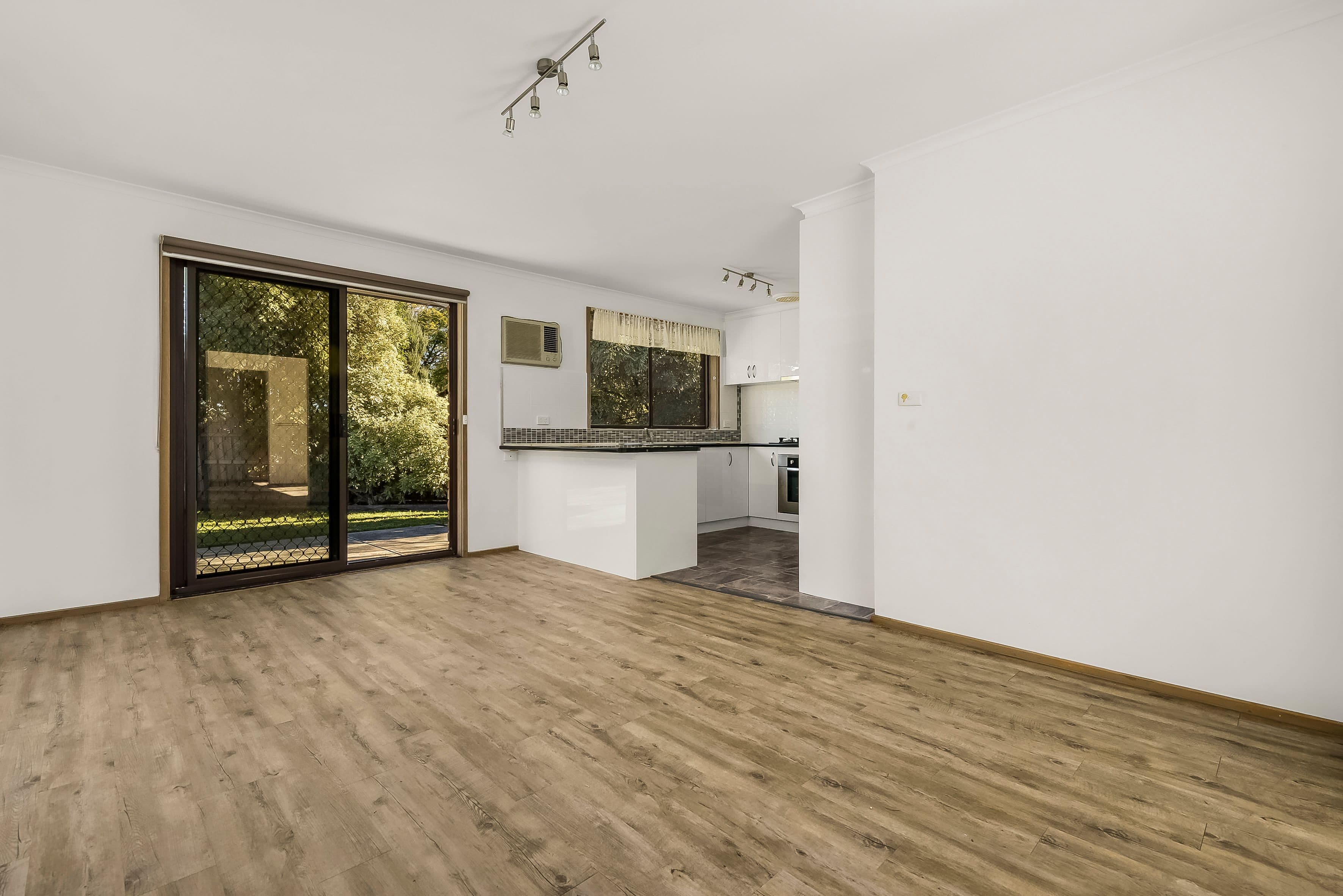 8 Greenhill Rise, Hampton Park VIC 3976, Hampton Park - Thumbnail 4