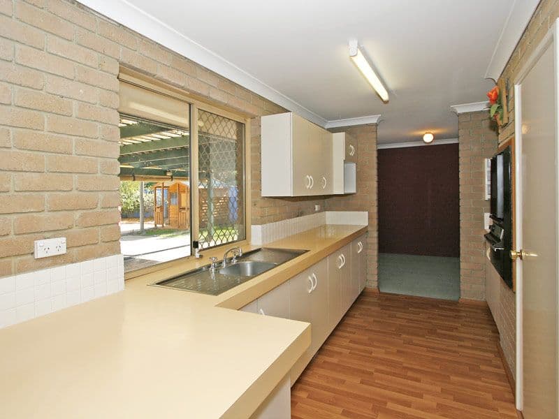 10  Casma Grove, BALLAJURA WA 6066, Ballajura - Thumbnail 3