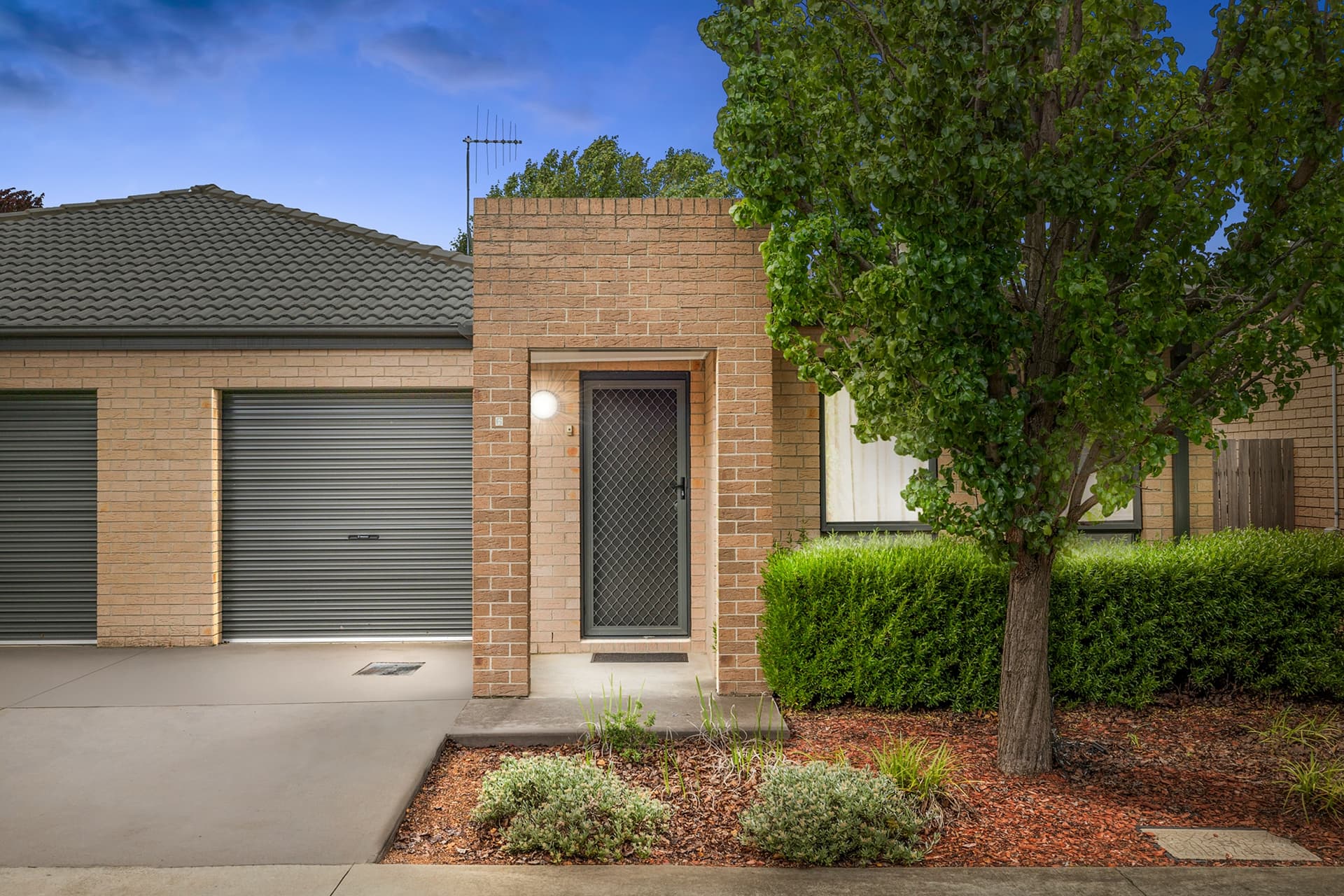 6/204 Macfarlane Burnet Avenue, Macgregor, Macgregor - Image 1