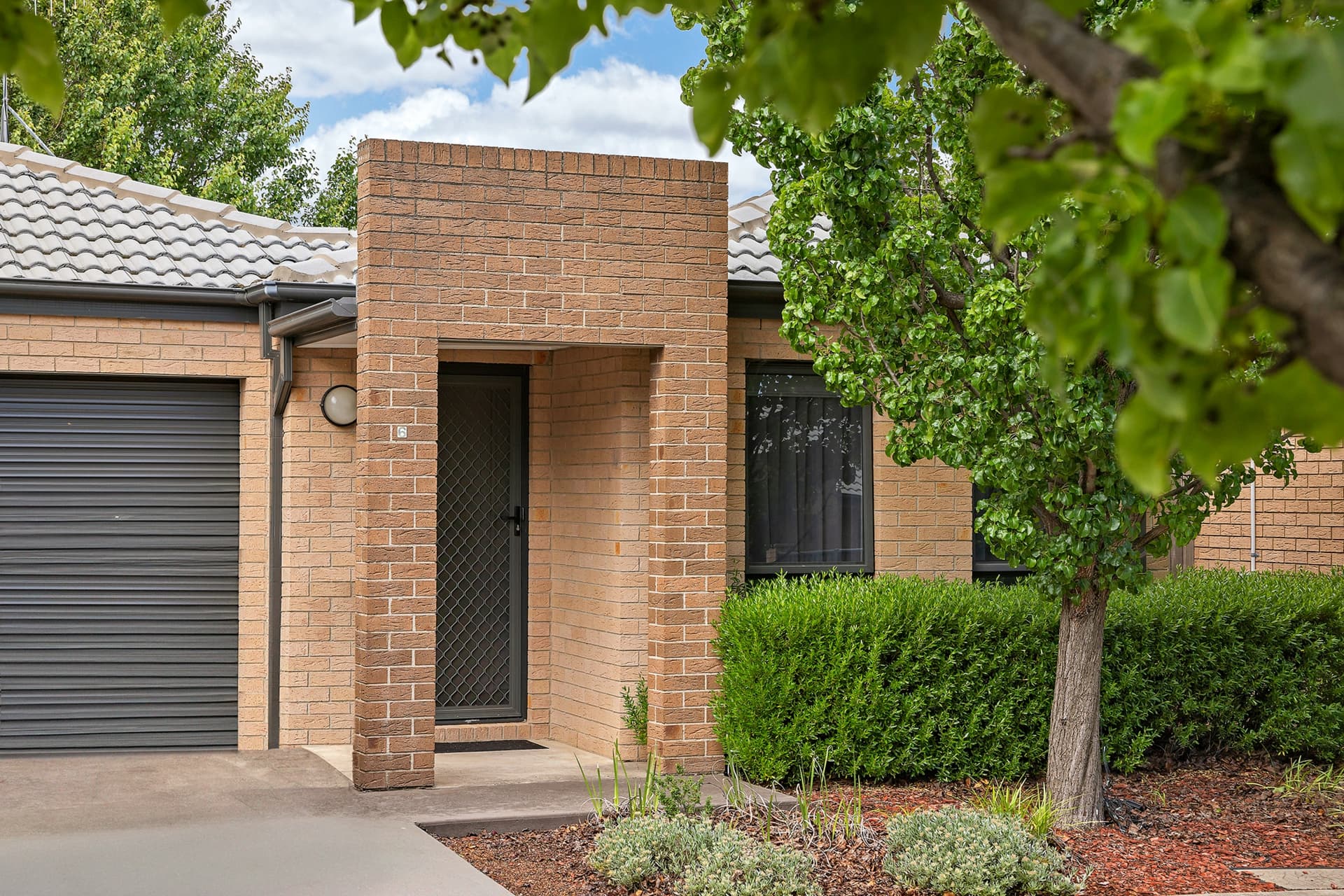 6/204 Macfarlane Burnet Avenue, Macgregor, Macgregor - Thumbnail 2