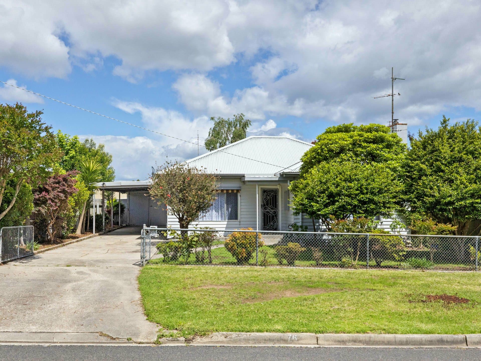 76 Bredt Street, Bairnsdale, Bairnsdale - Thumbnail 2