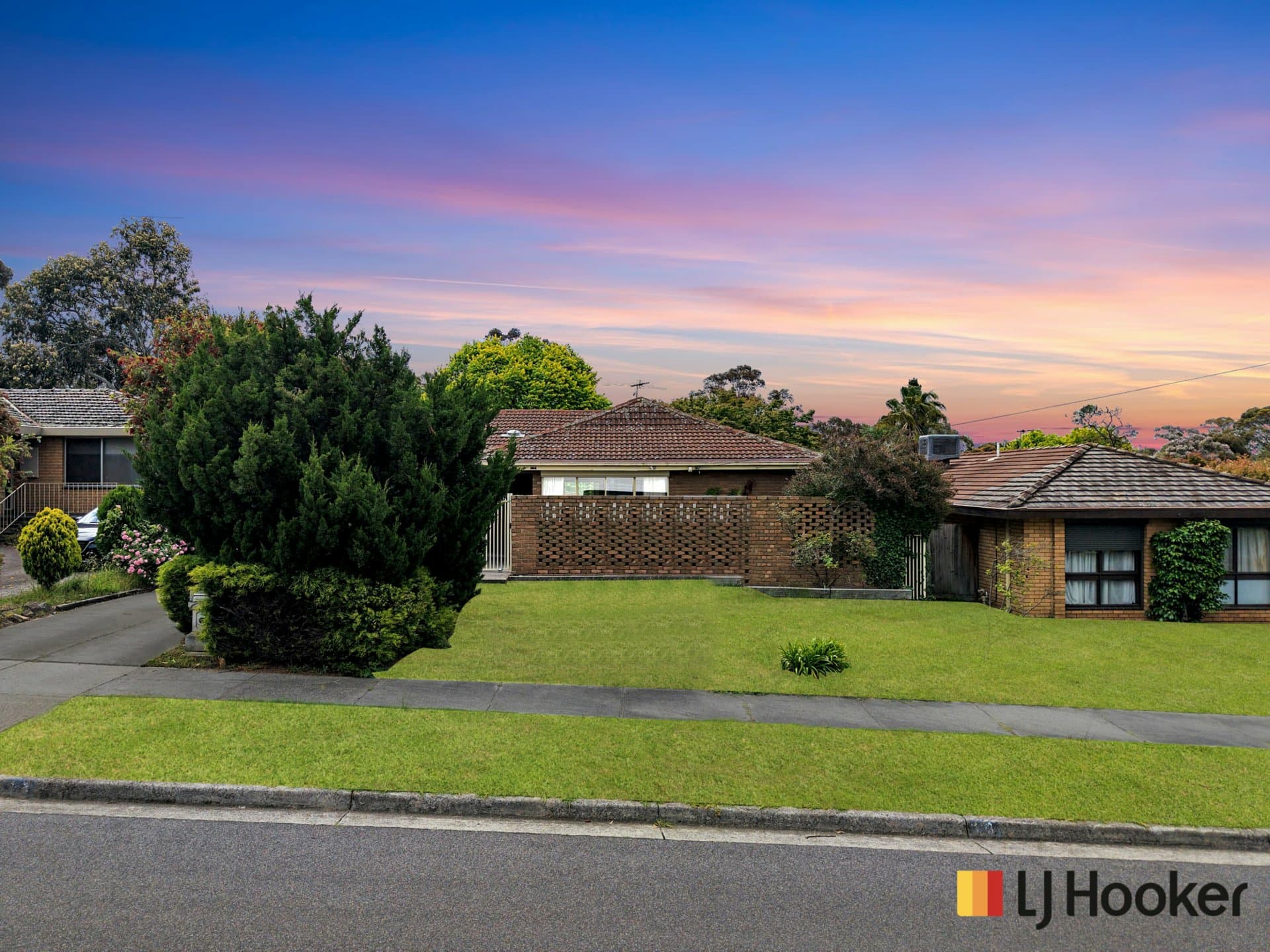 13 Hood Crescent, Sunbury, Sunbury - Thumbnail 2