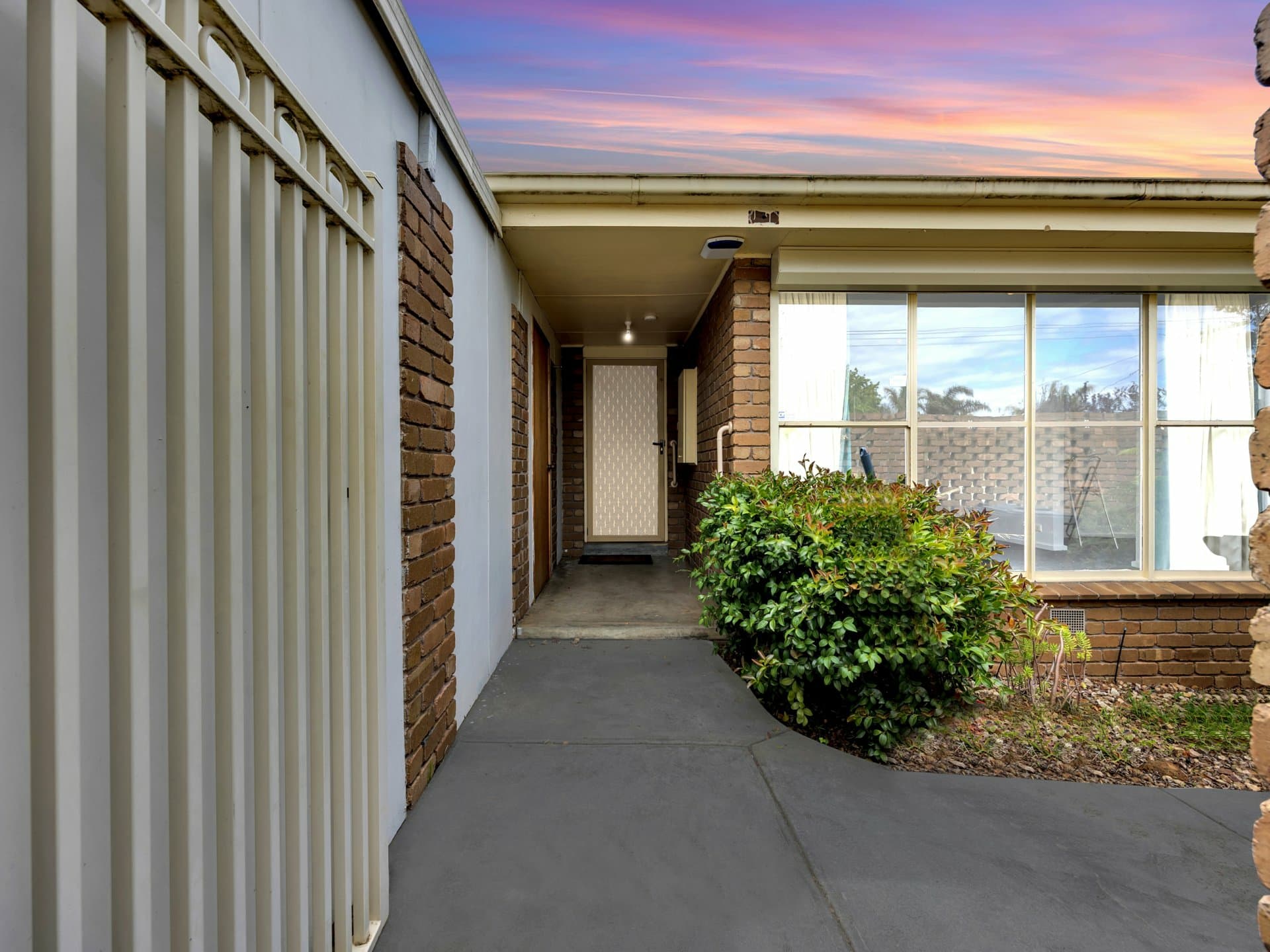 13 Hood Crescent, Sunbury, Sunbury - Thumbnail 4