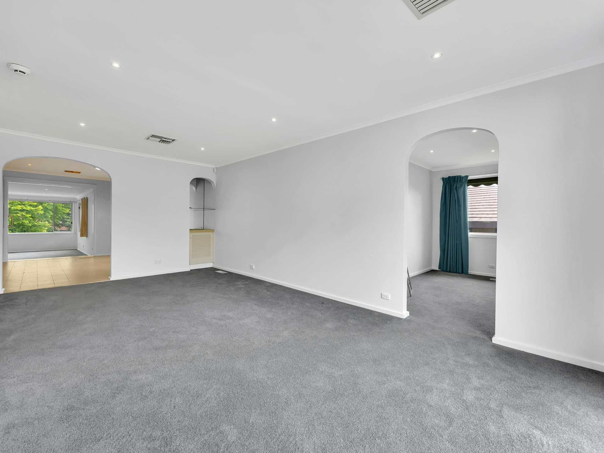 13 Hood Crescent, Sunbury, Sunbury - Thumbnail 6