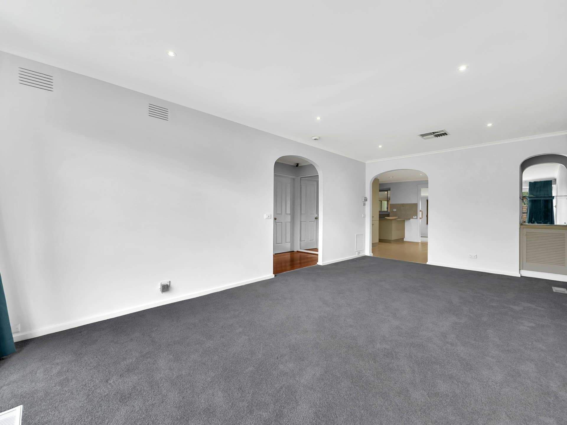 13 Hood Crescent, Sunbury, Sunbury - Thumbnail 8