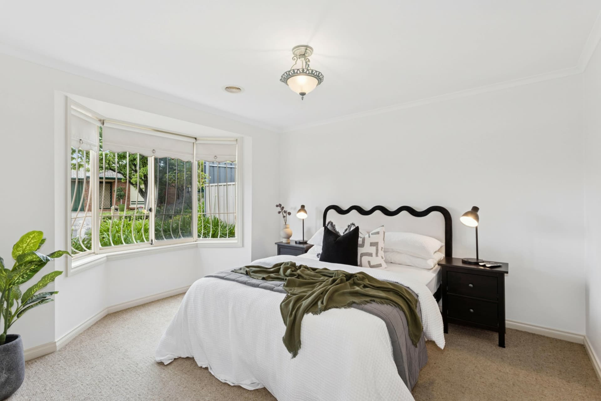 15 St Clair Parade, Greenwith, Greenwith - Thumbnail 3