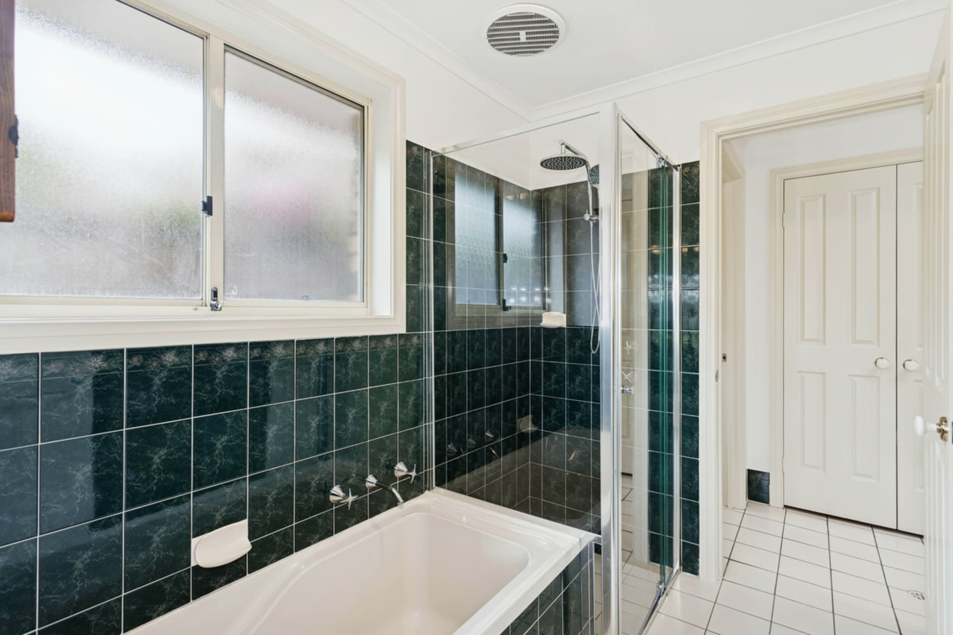 15 St Clair Parade, Greenwith, Greenwith - Thumbnail 5