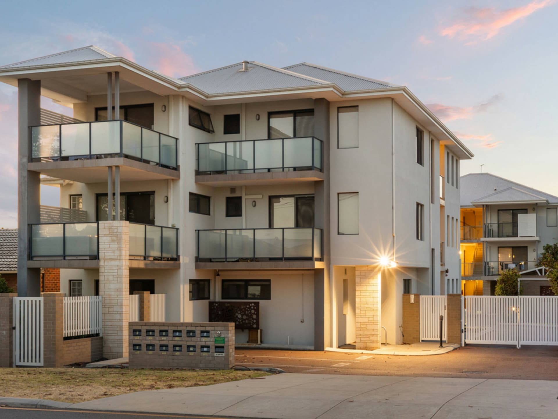 4/3 Beverley Road, Cloverdale, Cloverdale - Image 1