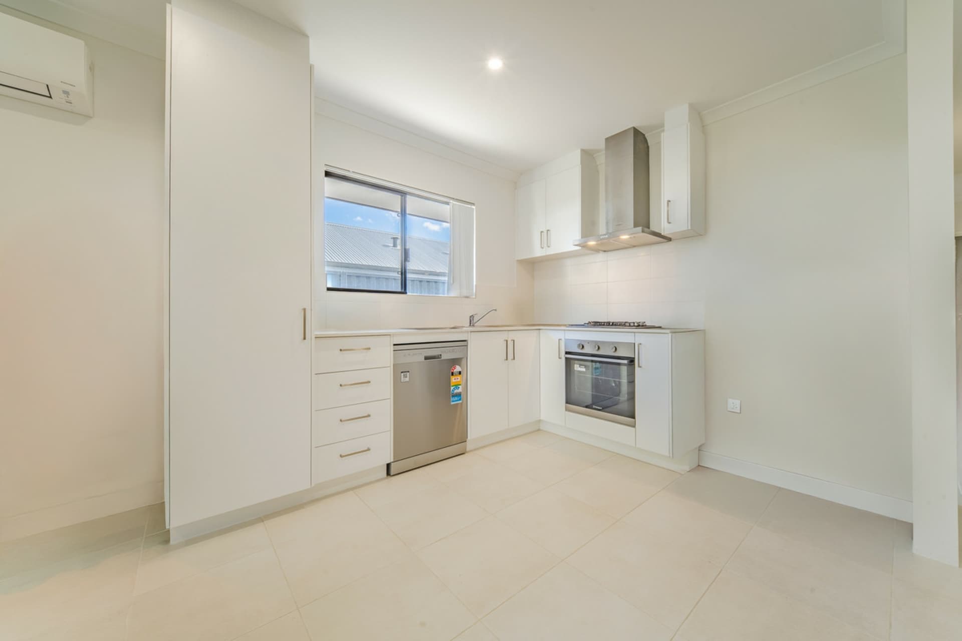 10 Matterhorn Road, Baldivis, Baldivis - Thumbnail 3