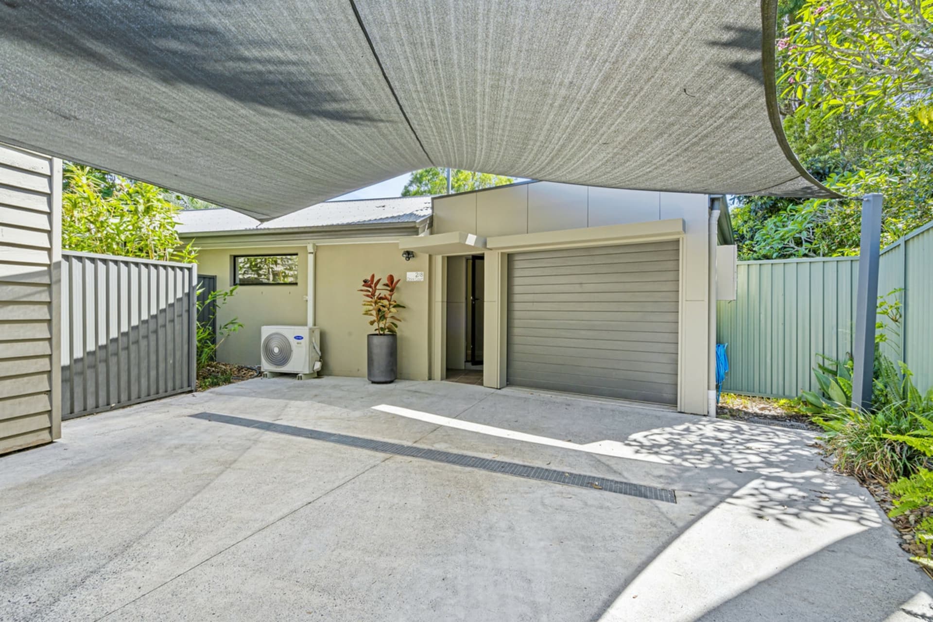 2/8 Onyx Court, Carrara, Carrara - Thumbnail 2