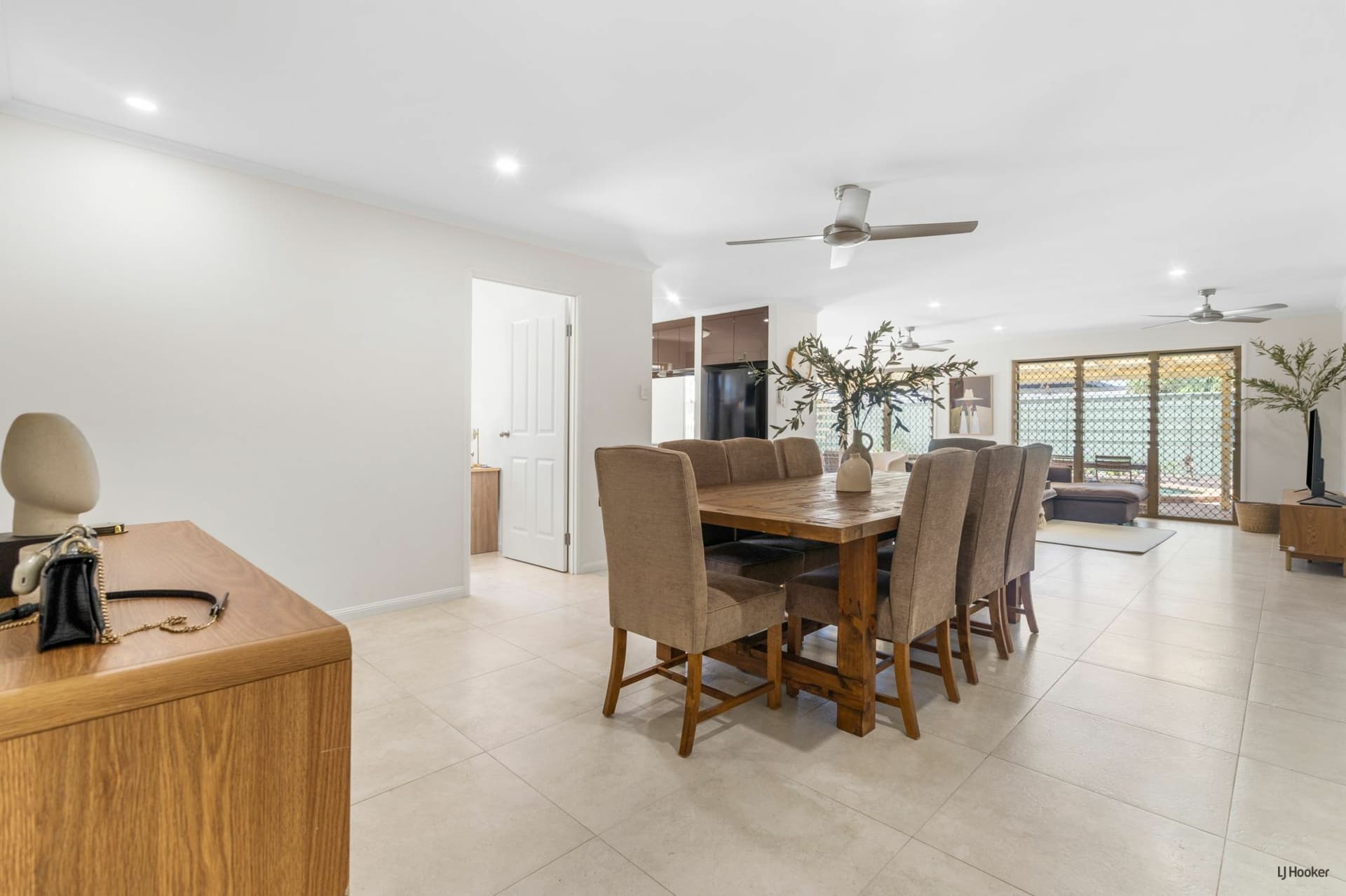 253 Nineteenth Avenue, Elanora, Elanora - Thumbnail 2