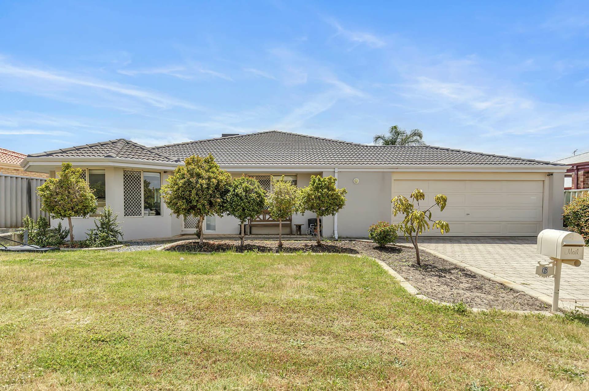 6 Holyrood Close, Orelia, Orelia - Image 1