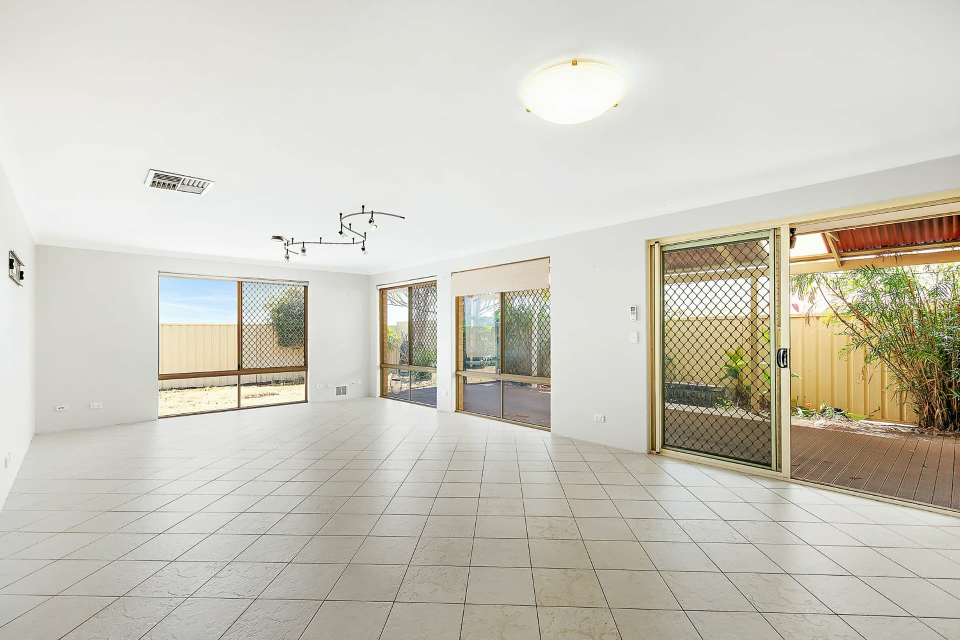 6 Holyrood Close, Orelia, Orelia - Thumbnail 5