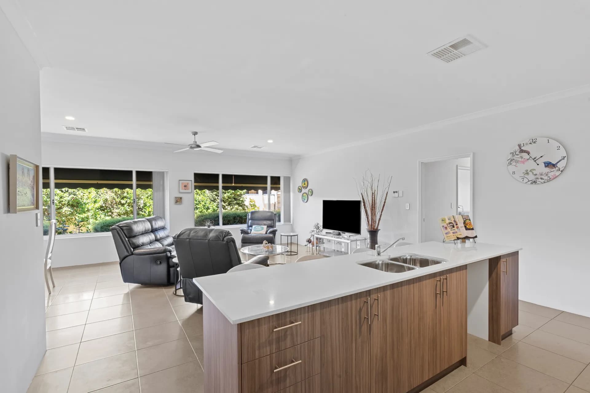 35 Cervantes Drive, Erskine., Erskine - Thumbnail 3