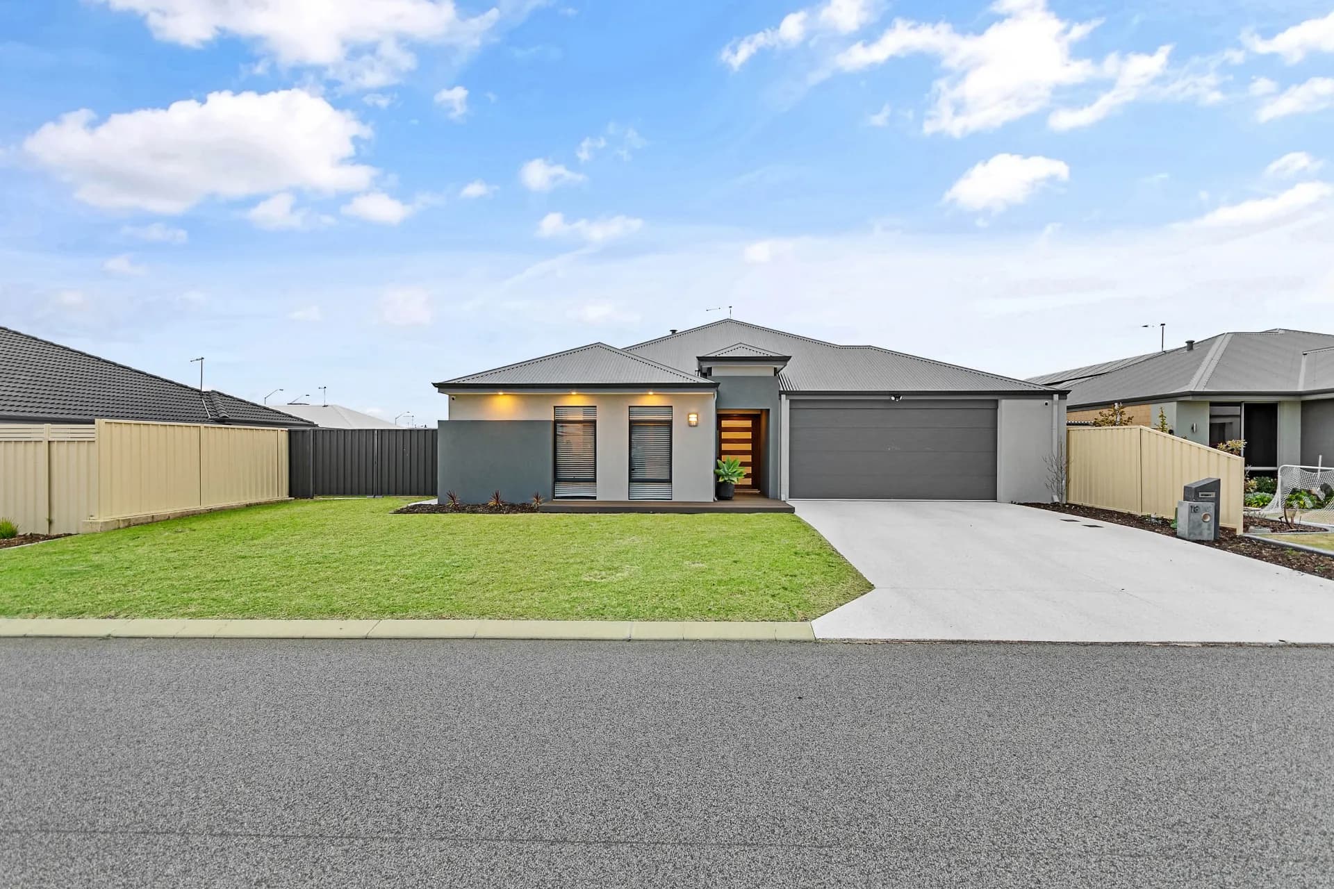 18 Rubens Road, Madora Bay., Madora Bay - Image 1