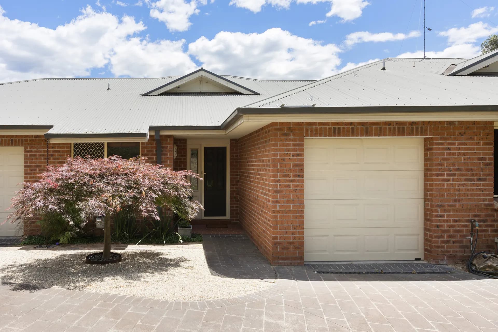 6/2-8 Bland  Road, Springwood., Springwood - Image 1