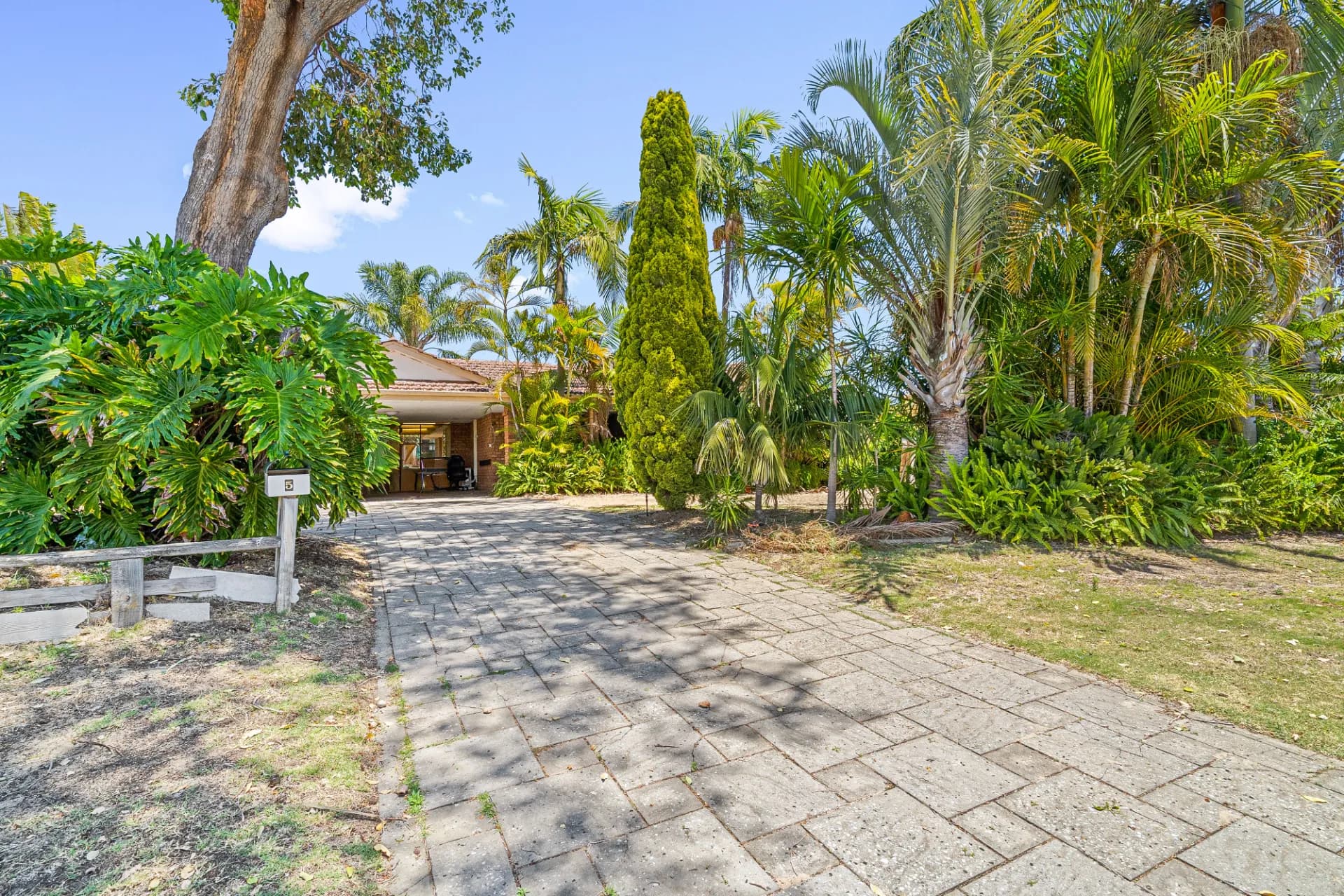 5 Waterfall Cove, Greenfields., Greenfields - Image 1