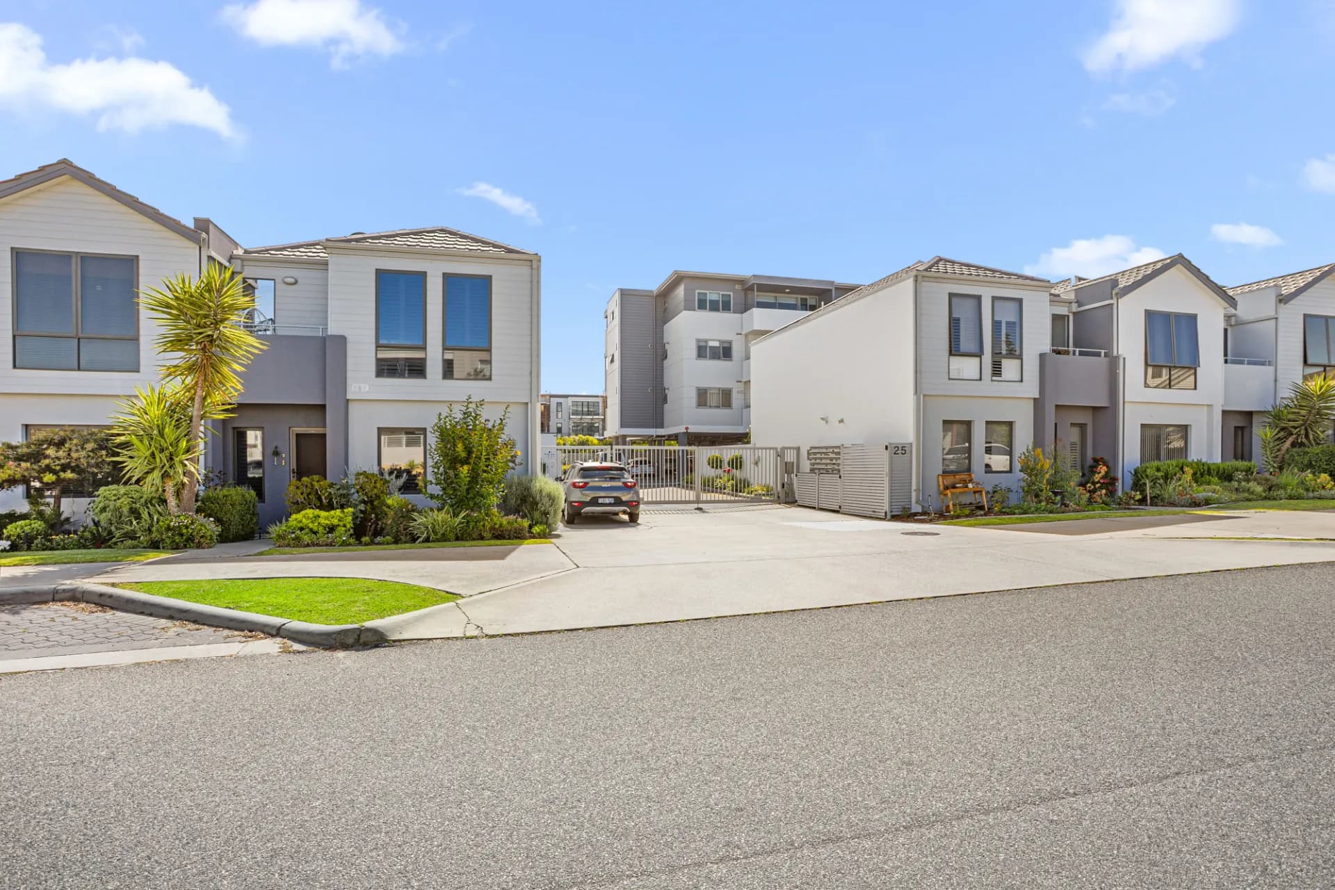 40/25 O'Connor Close, North Coogee., North Coogee - Image 1
