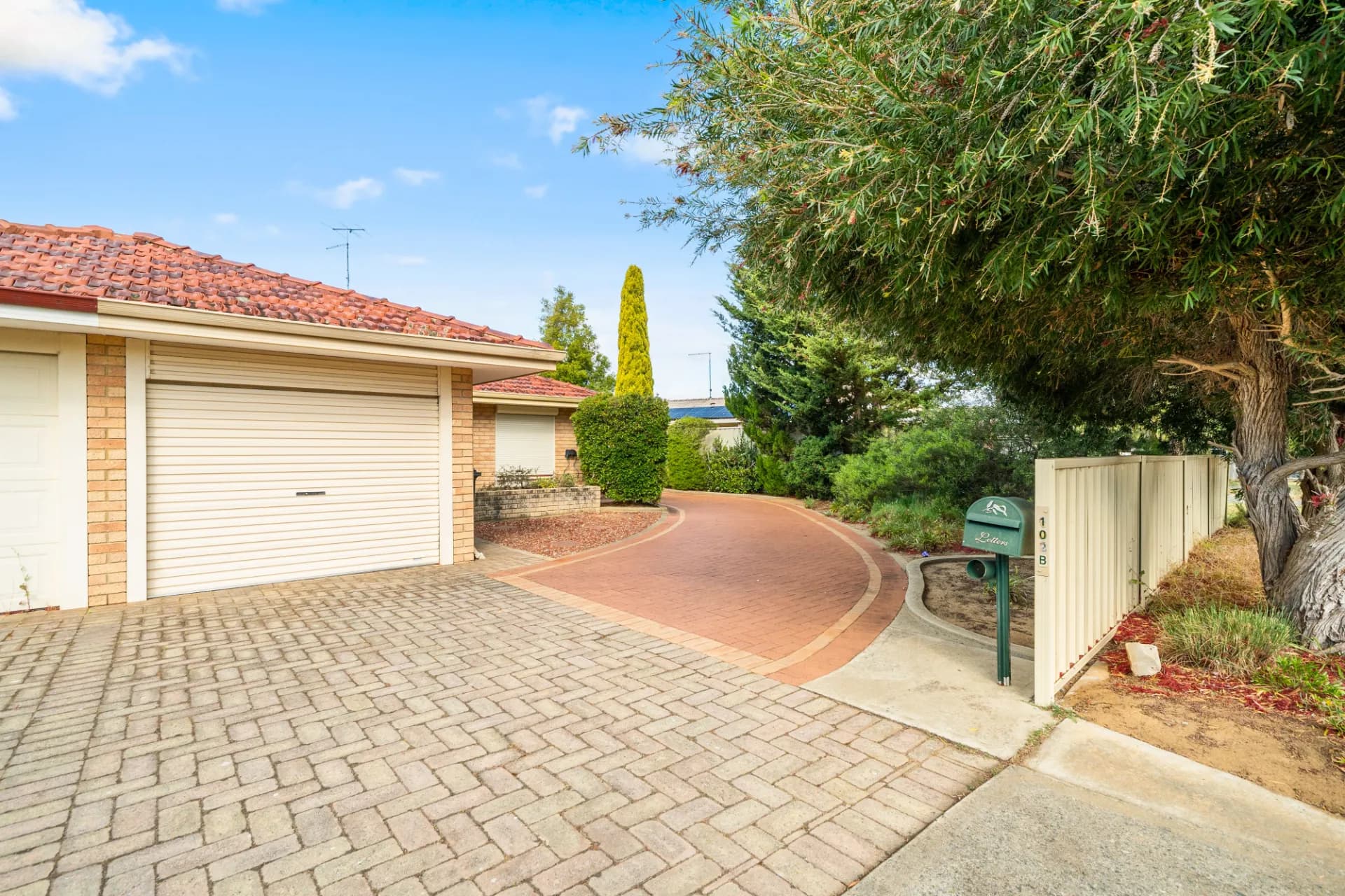 102B Waldron Boulevard, Greenfields., Greenfields - Image 1