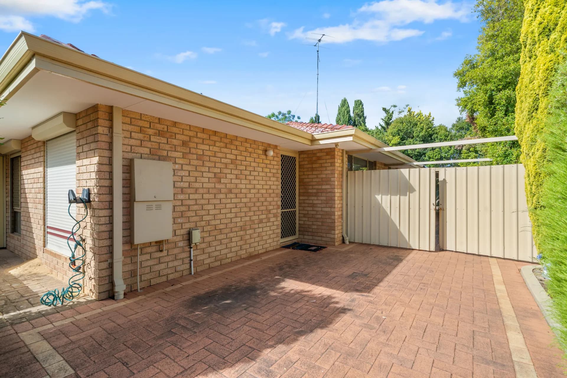 102B Waldron Boulevard, Greenfields., Greenfields - Thumbnail 3