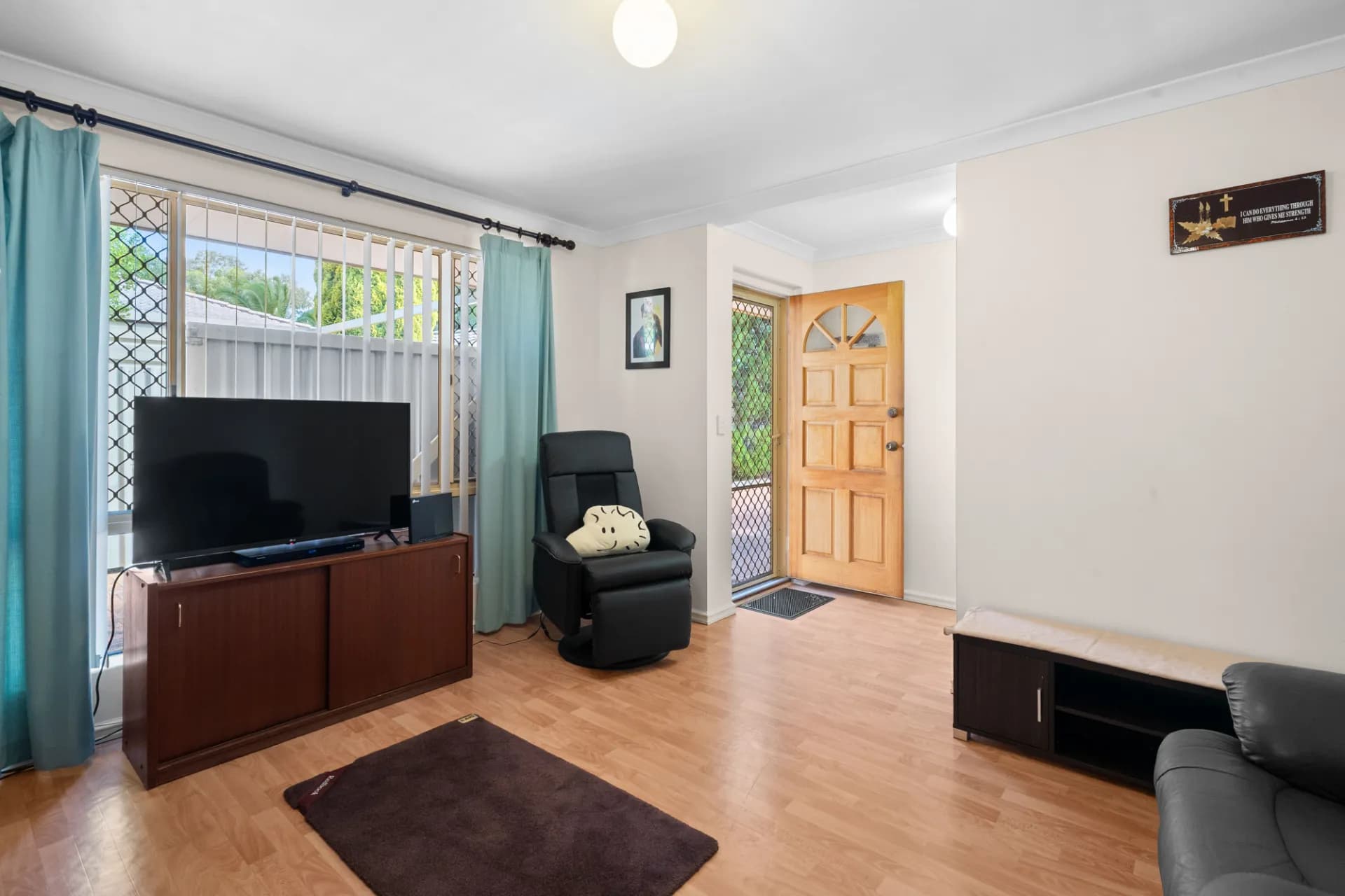 102B Waldron Boulevard, Greenfields., Greenfields - Thumbnail 5