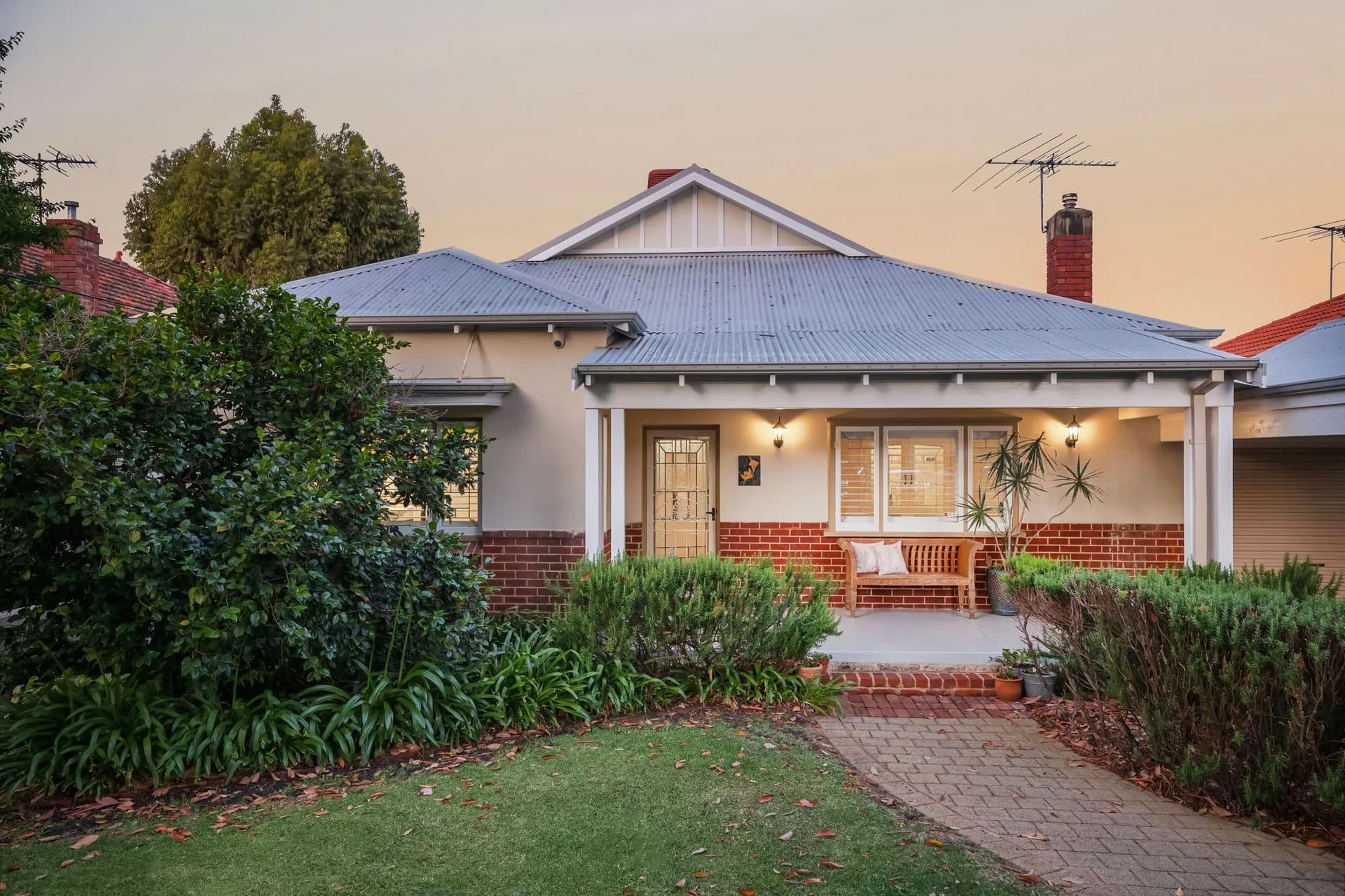 146 Tenth Avenue, Inglewood., Inglewood - Thumbnail 2