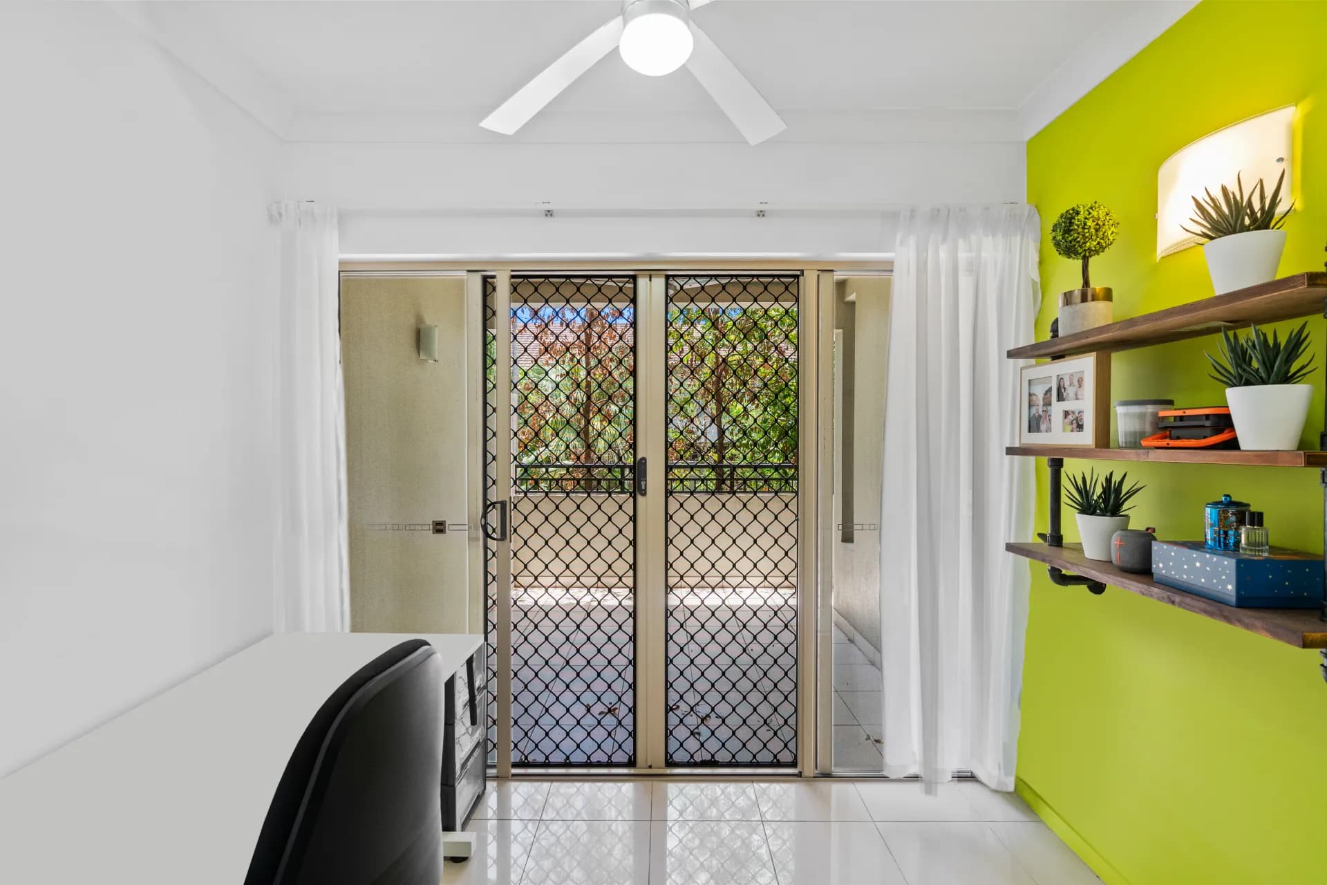 1102/12 Gregory Street, Westcourt., Westcourt - Thumbnail 6