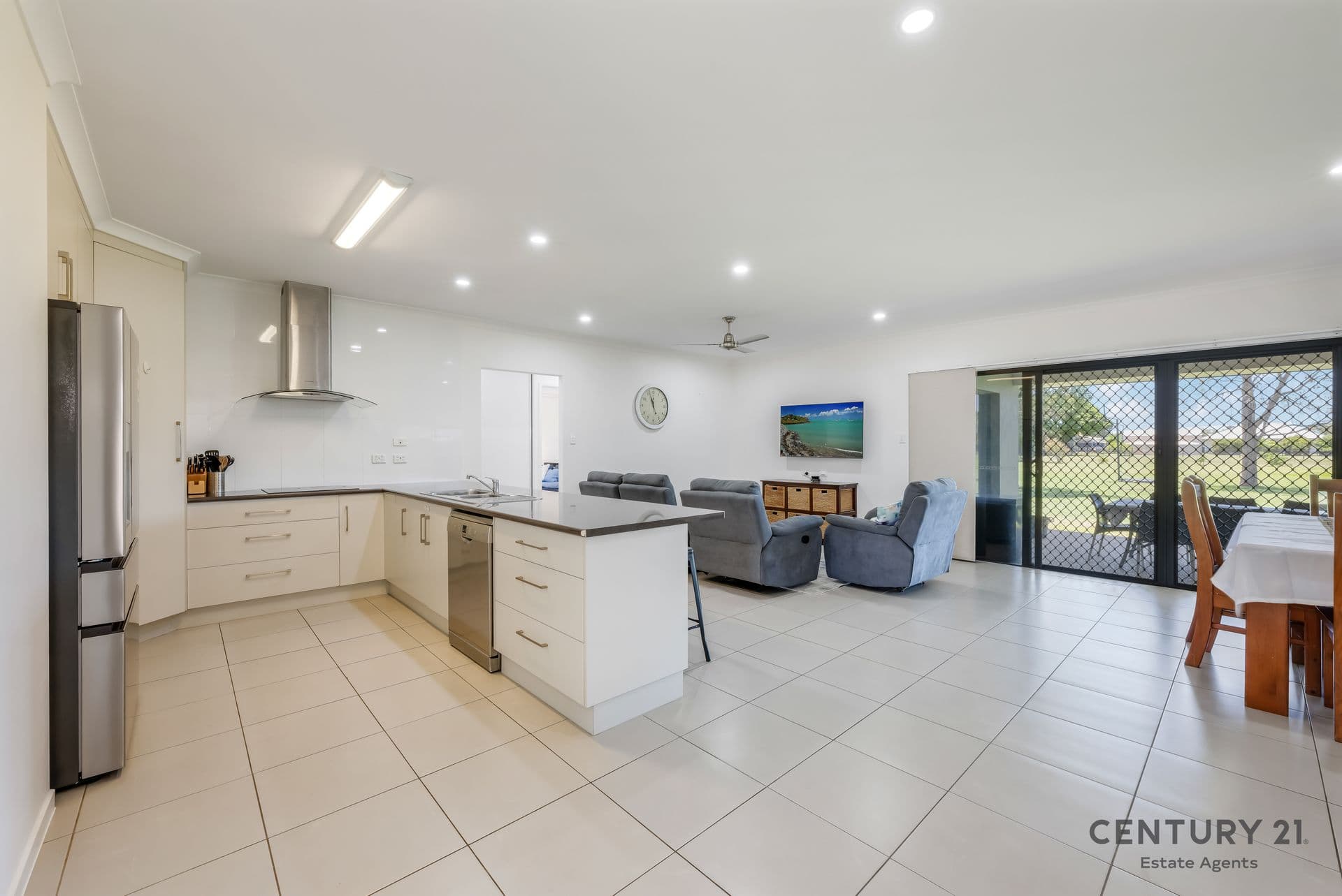3 Palmerston Drive, Branyan - Thumbnail 3