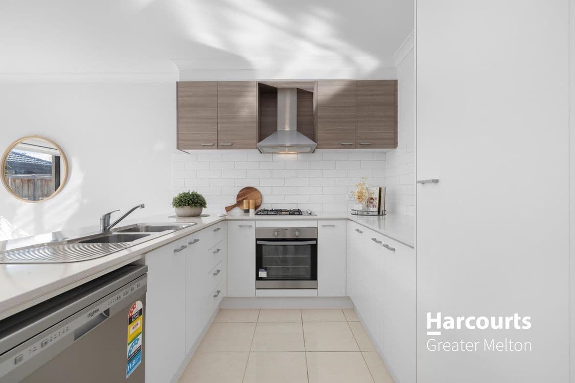 14 Morningside Drive, THORNHILL PARK, VIC 3335, Thornhill Park - Thumbnail 4