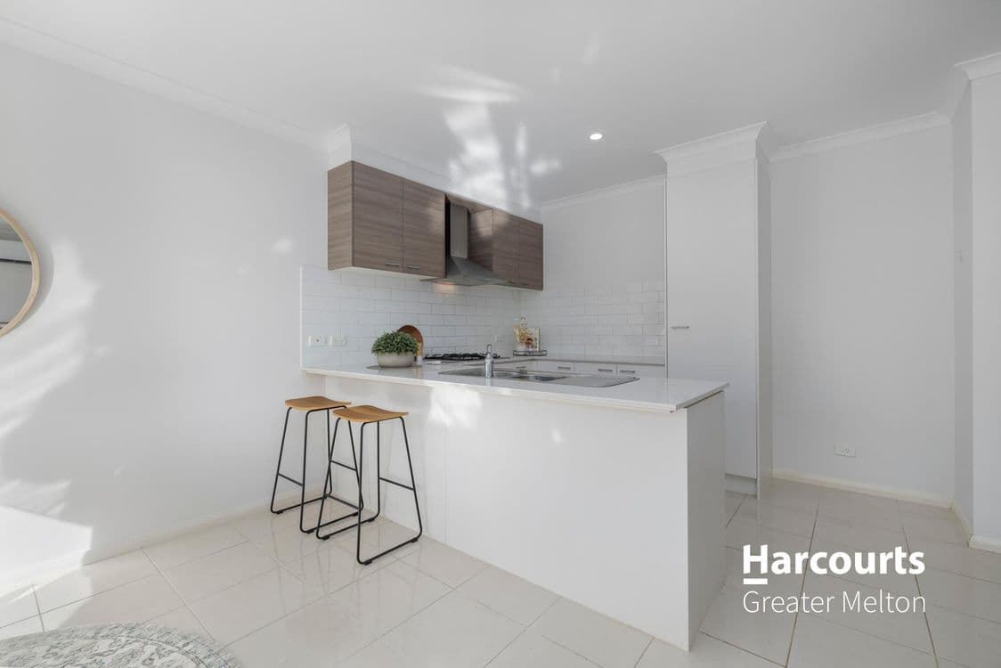 14 Morningside Drive, THORNHILL PARK, VIC 3335, Thornhill Park - Thumbnail 5