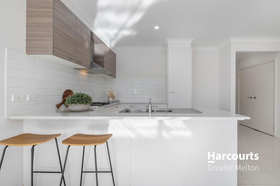 14 Morningside Drive, THORNHILL PARK, VIC 3335, Thornhill Park - Thumbnail 6