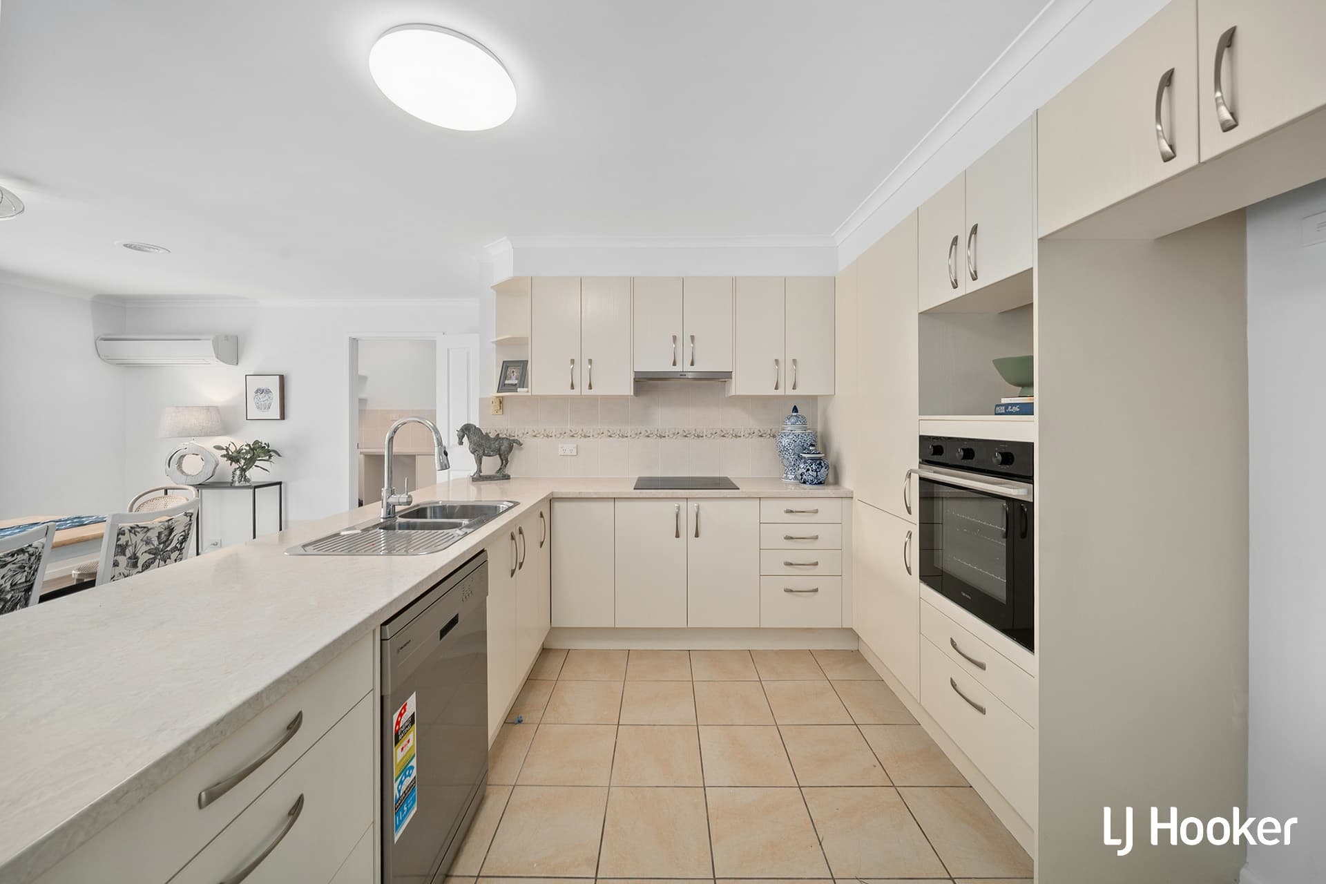 30 Dorrit Black Crescent, Lyneham, Lyneham - Thumbnail 4