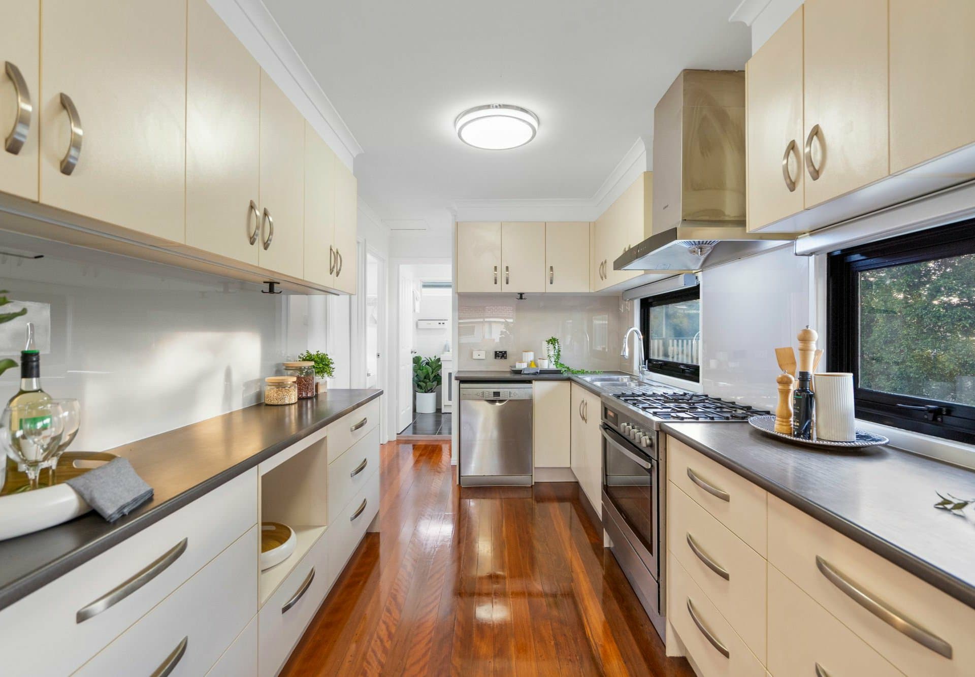 94 Mingera Street, Mansfield, Mansfield - Thumbnail 3