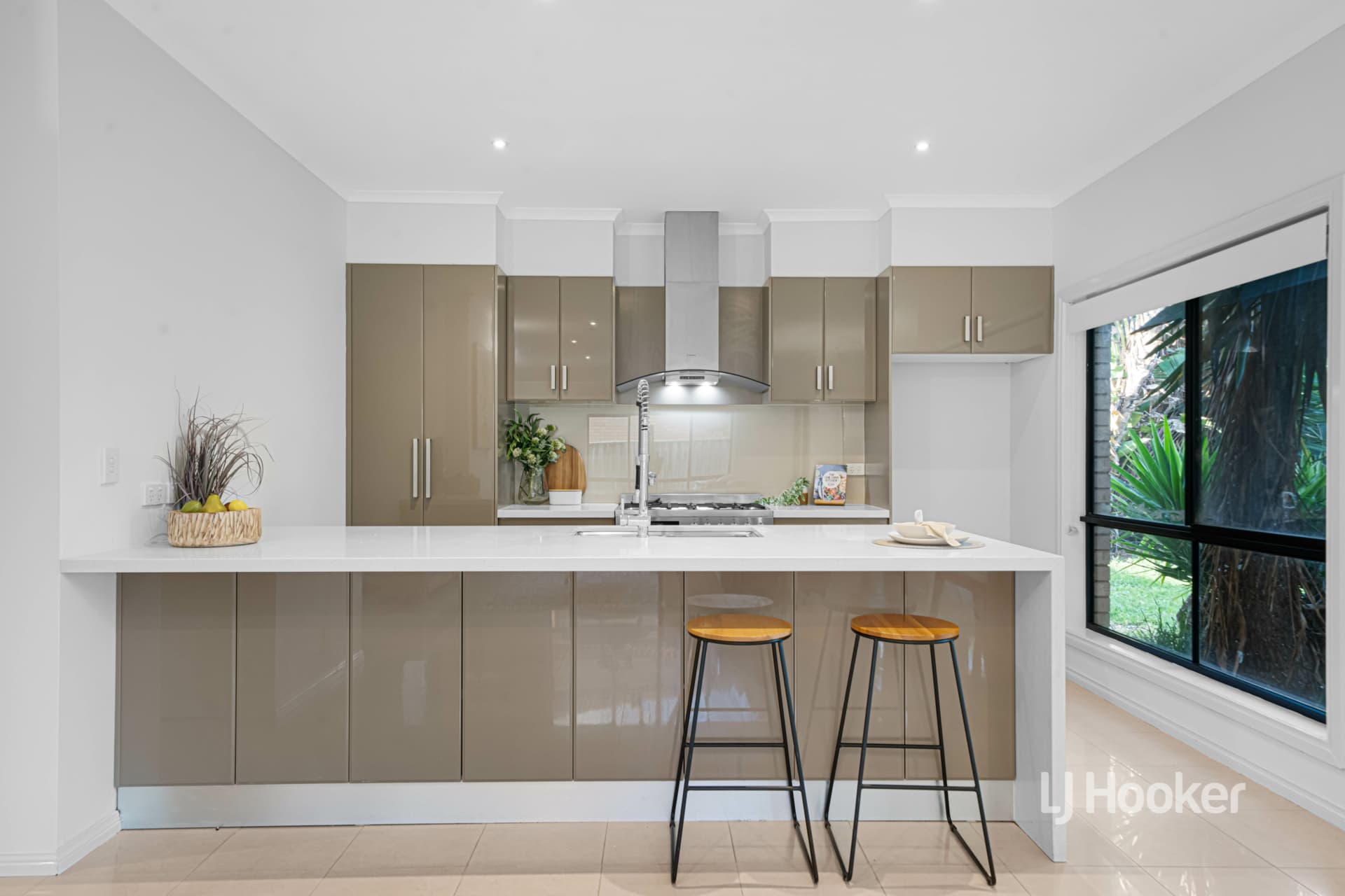 17 Siracusa Avenue, Point Cook, Point Cook - Thumbnail 8