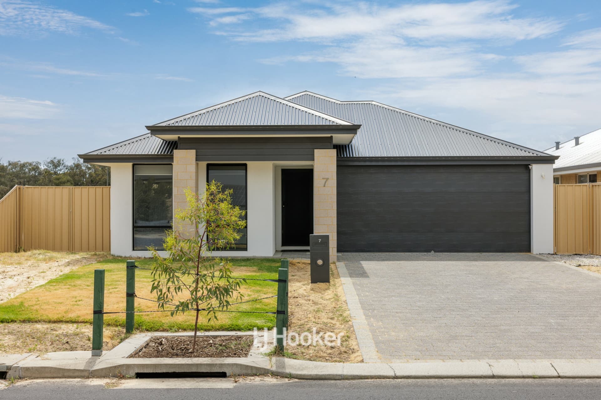 7 Hatfield Way, Millbridge, Millbridge - Thumbnail 2