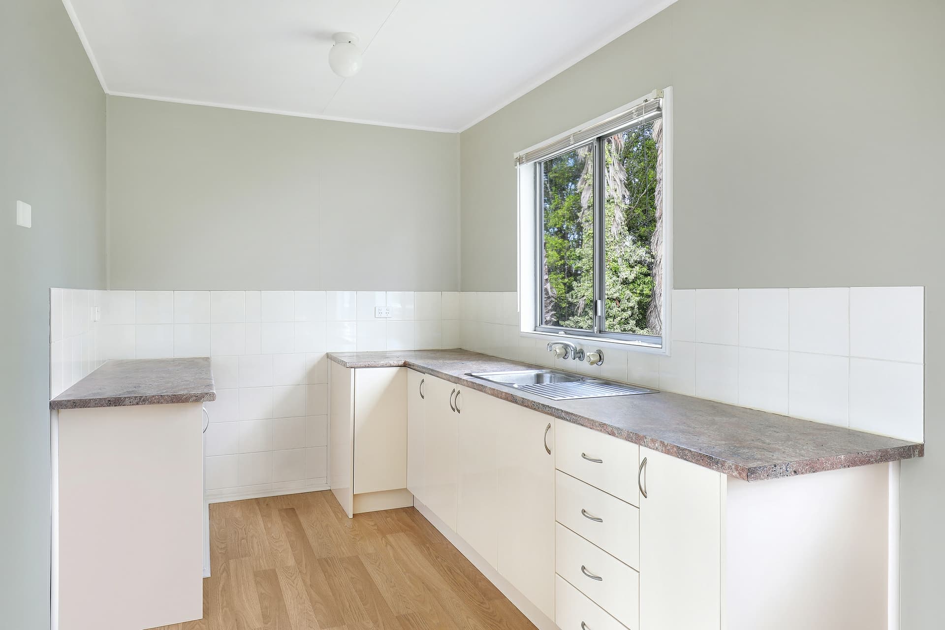 1A Deakin Street, Oak Flats, Oak Flats - Thumbnail 4