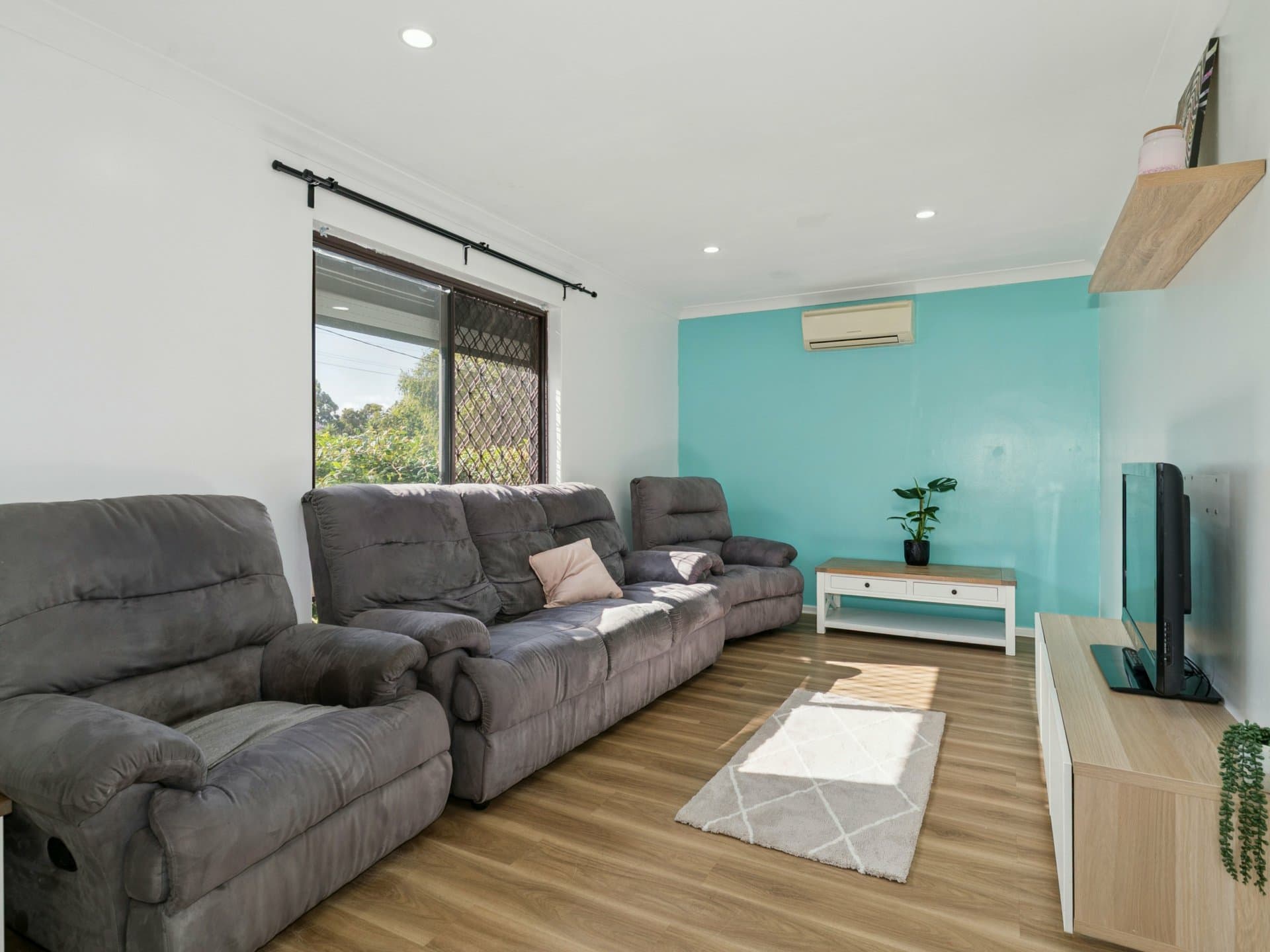 21 Tollington Park Road, Kelmscott, Kelmscott - Thumbnail 4