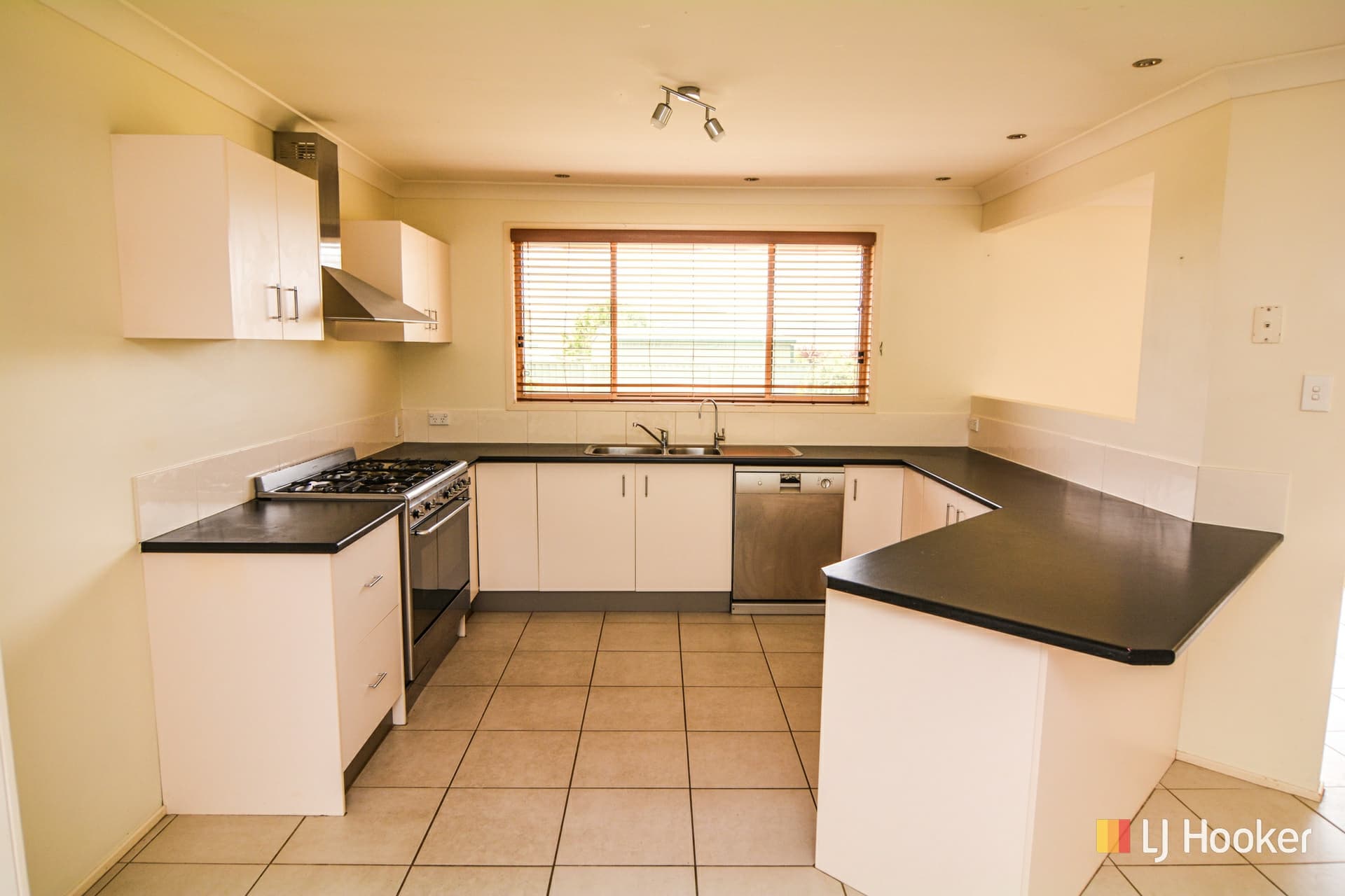 18 Robertson Street, Lithgow, Bowenfels - Thumbnail 2