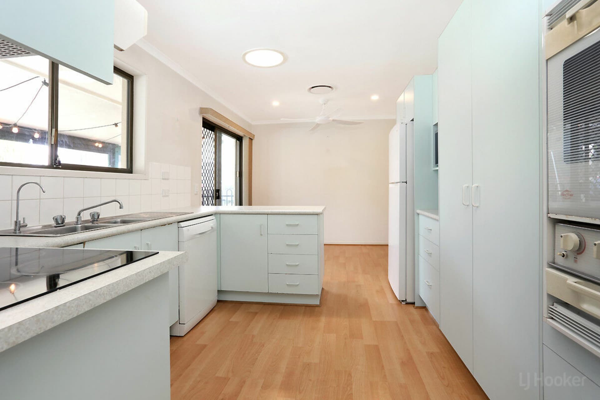 256 Oxley Drive, Coombabah, Coombabah - Thumbnail 7