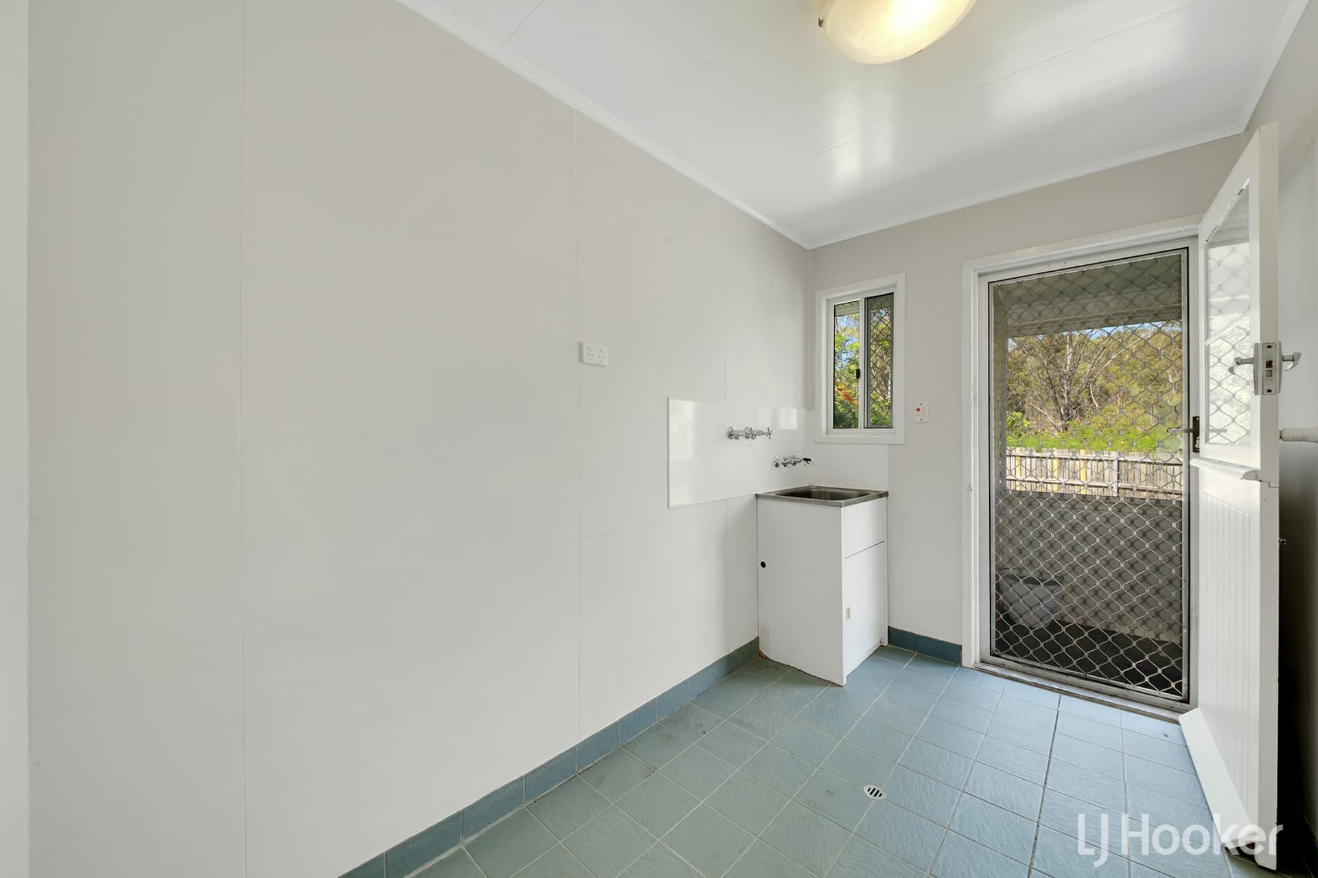 63 Squire Street, Toolooa, Toolooa - Thumbnail 5
