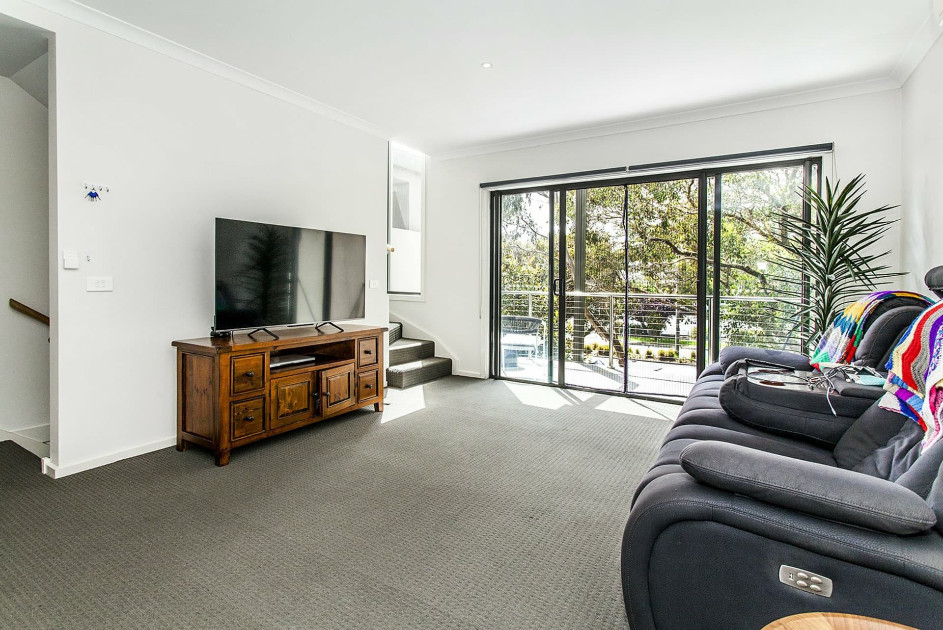 7 Lithgow Way, Mooroolbark, Mooroolbark - Thumbnail 3