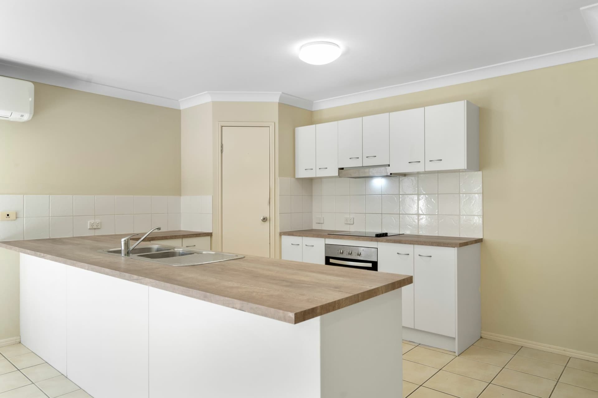 67 Gawain Drive, Ormeau, Ormeau - Thumbnail 2