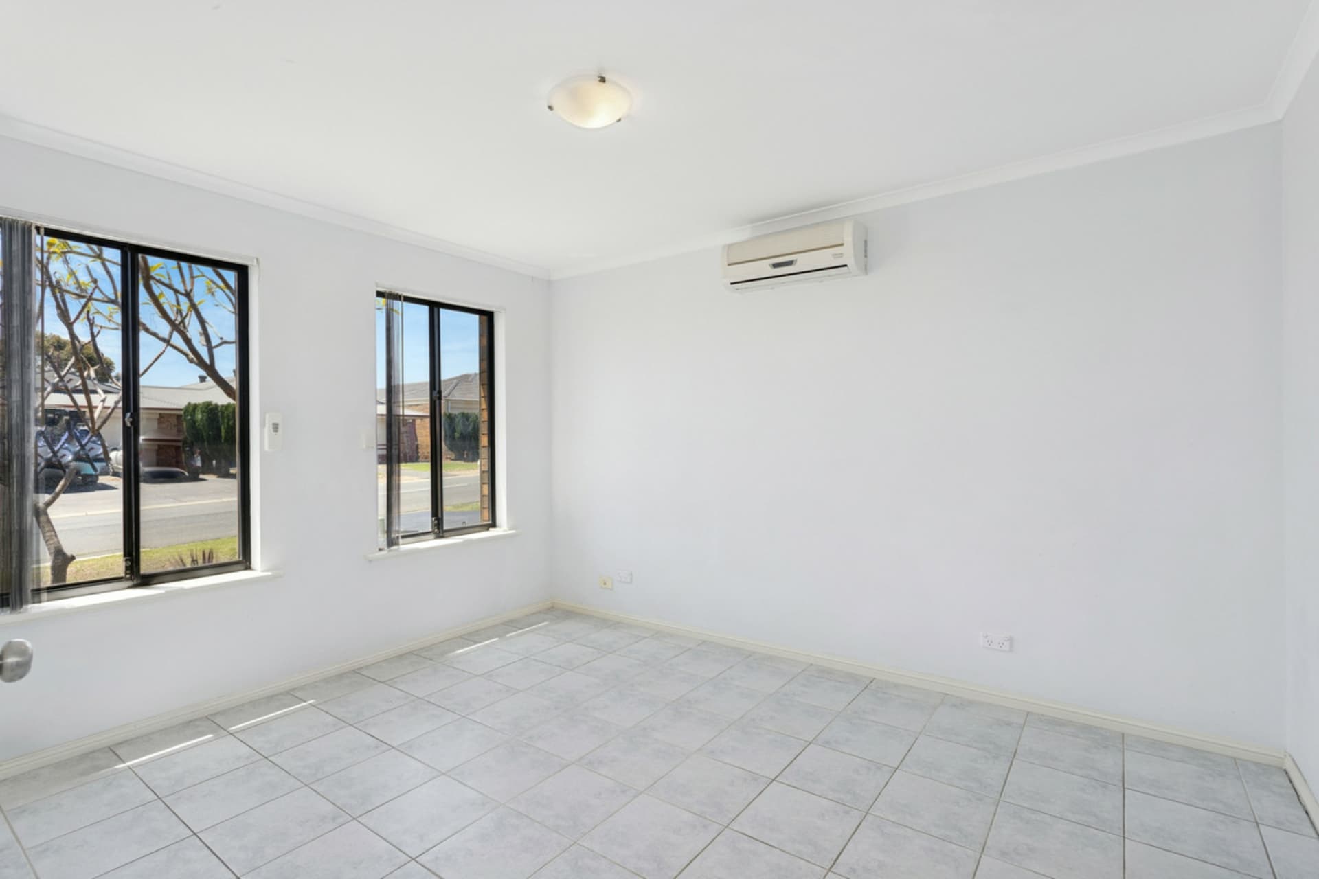 22 Wallace Drive, Craigmore, Craigmore - Thumbnail 2