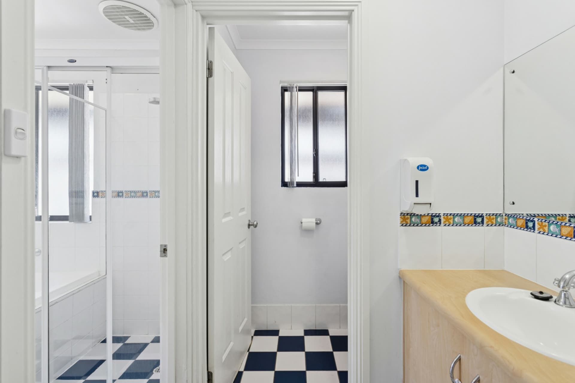22 Wallace Drive, Craigmore, Craigmore - Thumbnail 3