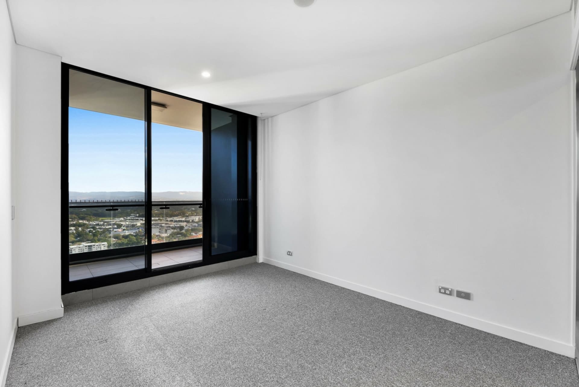 3312/2 Como Crescent, Southport, Southport - Thumbnail 4