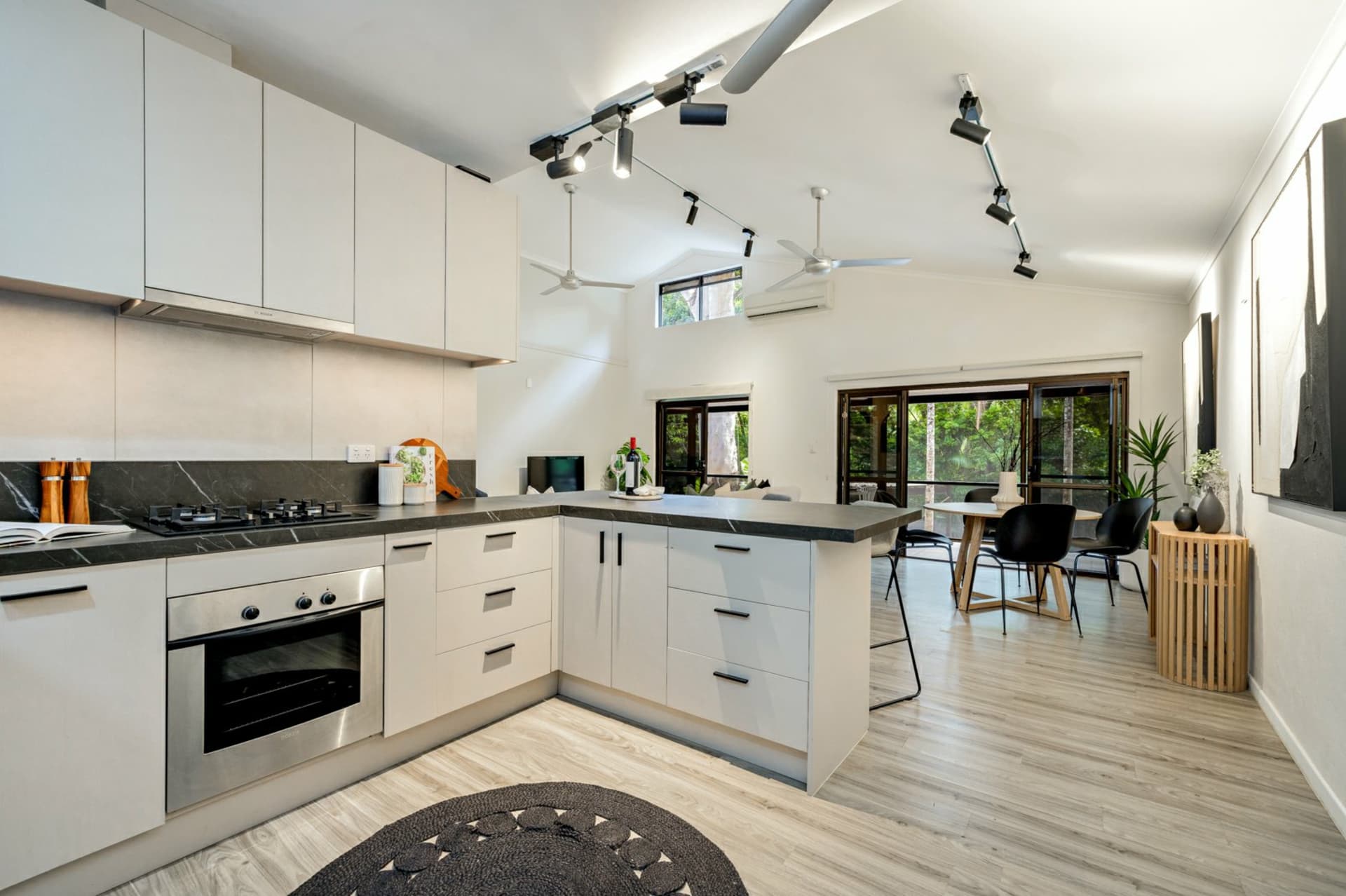 3/22-24 Collins Avenue, Edge Hill, Edge Hill - Thumbnail 2