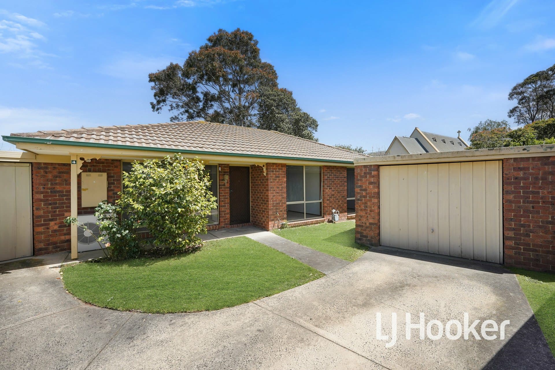 4/3 Main Street, Pakenham, Pakenham - Image 1