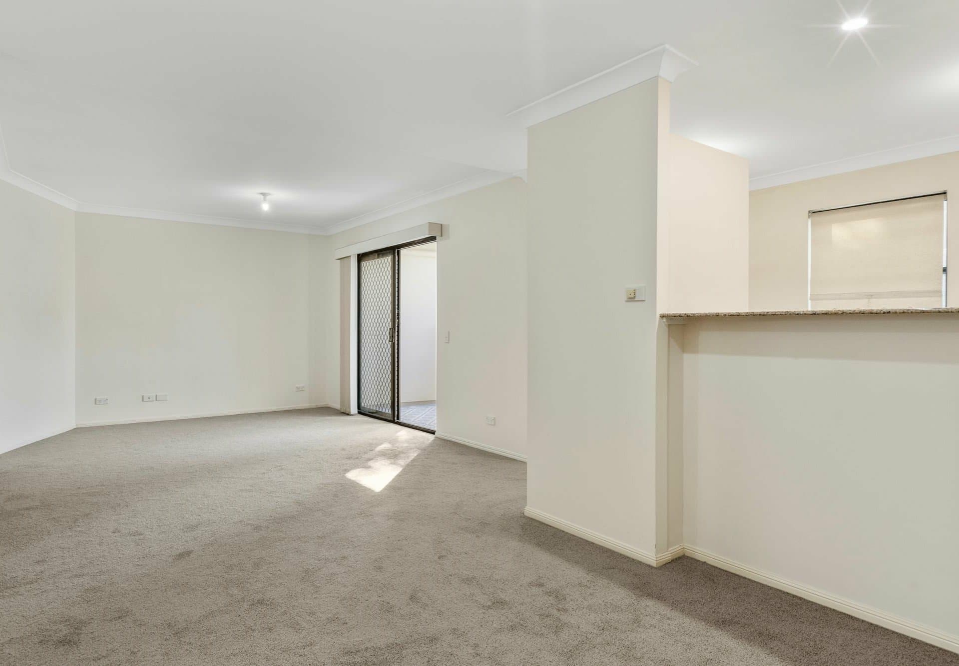 6/2200 Logan Road, Upper Mount Gravatt, Upper Mount Gravatt - Thumbnail 3