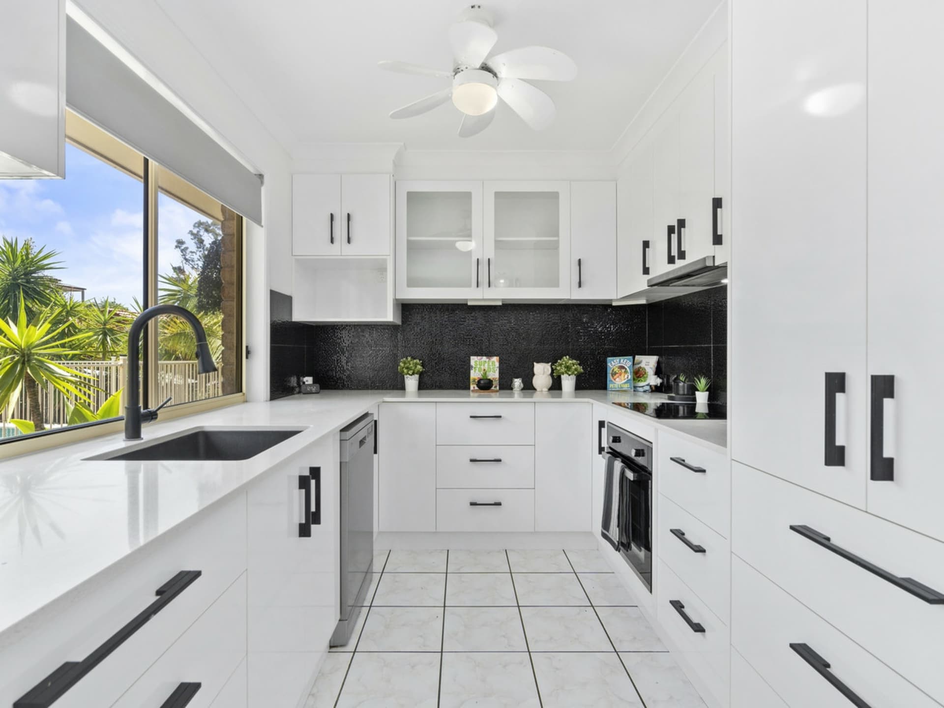 36 Easter Crescent, Pacific Pines, Pacific Pines - Thumbnail 4